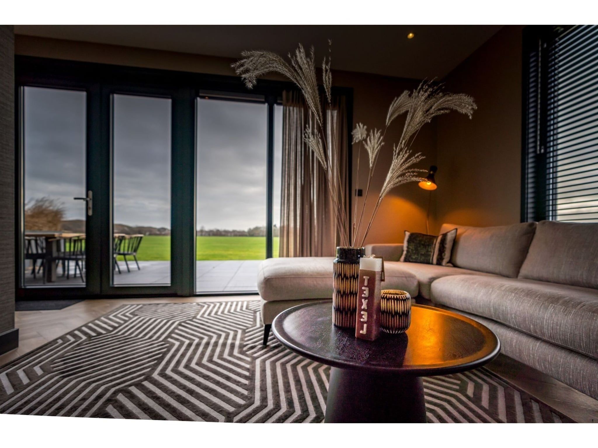 De woonkamer van P-Princenhof C in De Cocksdorp