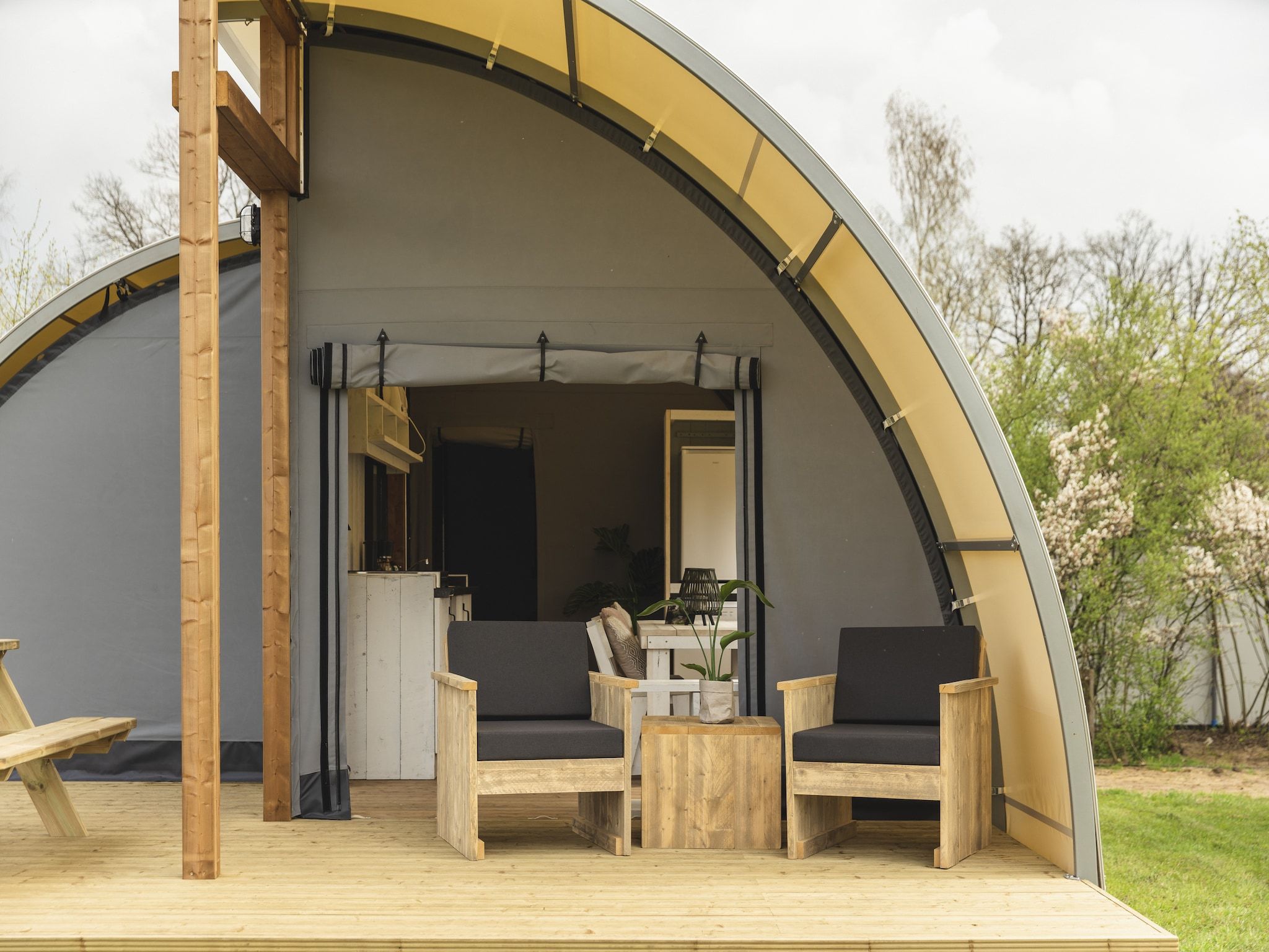 Het terras van Vakantiepark Mölke 31 in Zuna
