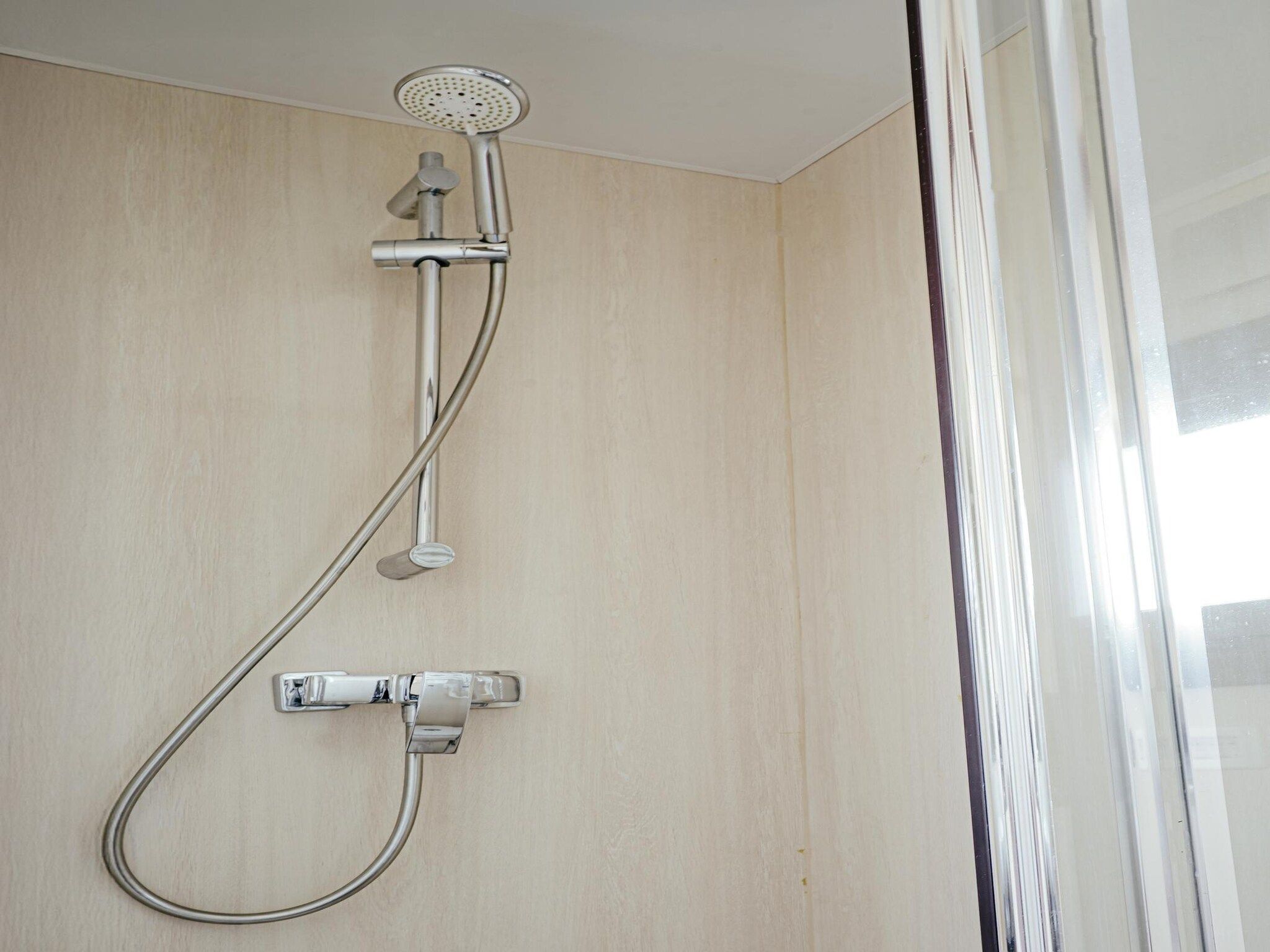 De badkamer van Waterpark de Meerparel 10 in Uitgeest