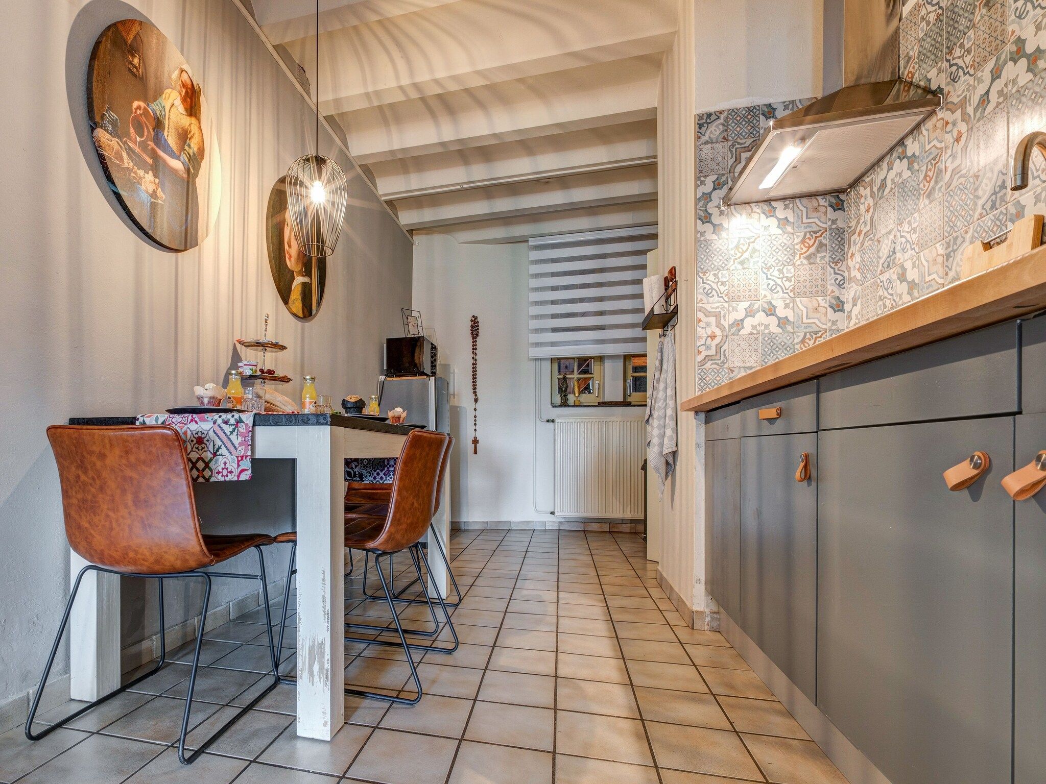 De eetkamer van Valleyview Cottages - NR12 in Voerendaal