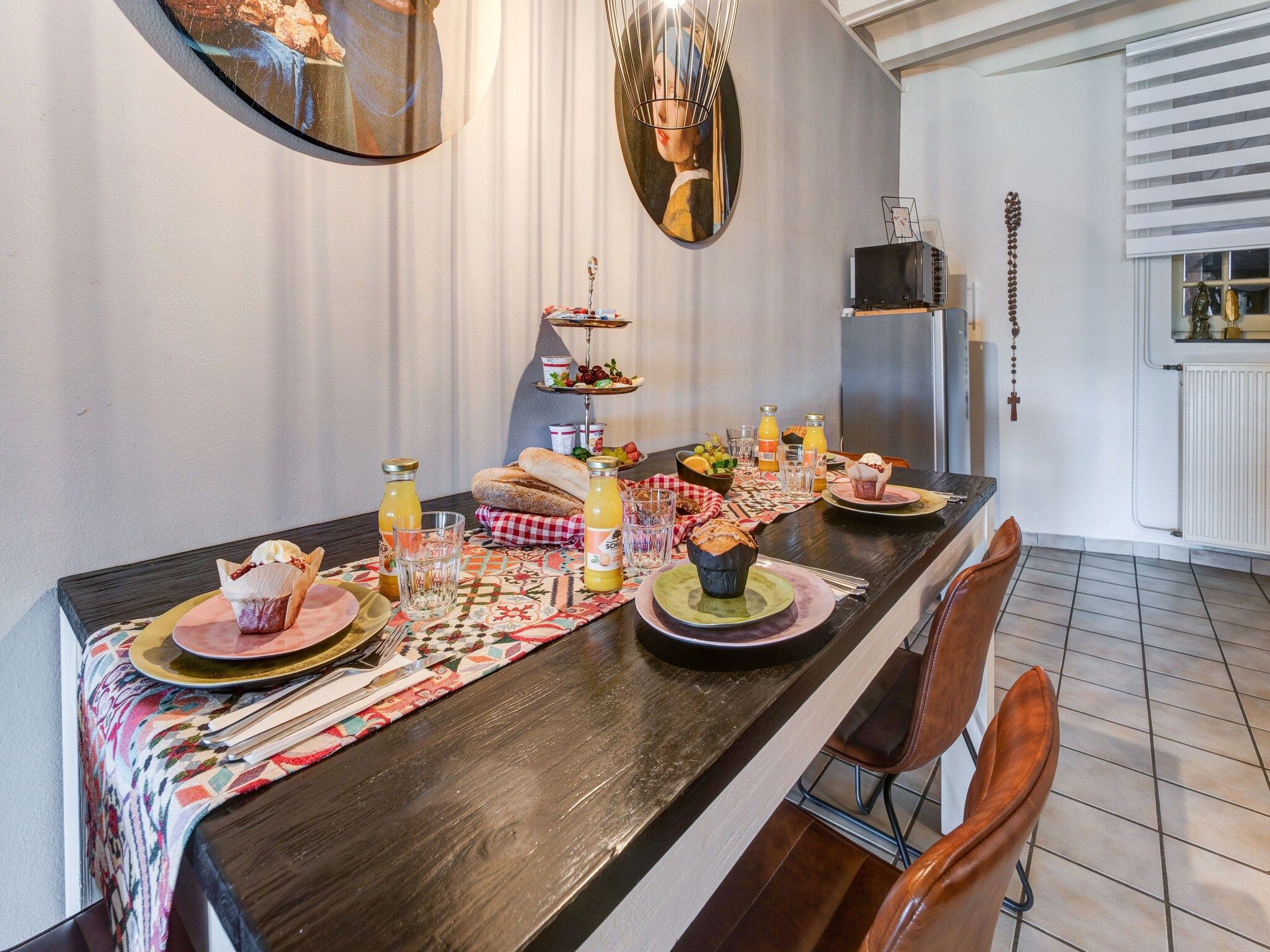 De eetkamer van Valleyview Cottages - NR12 in Voerendaal