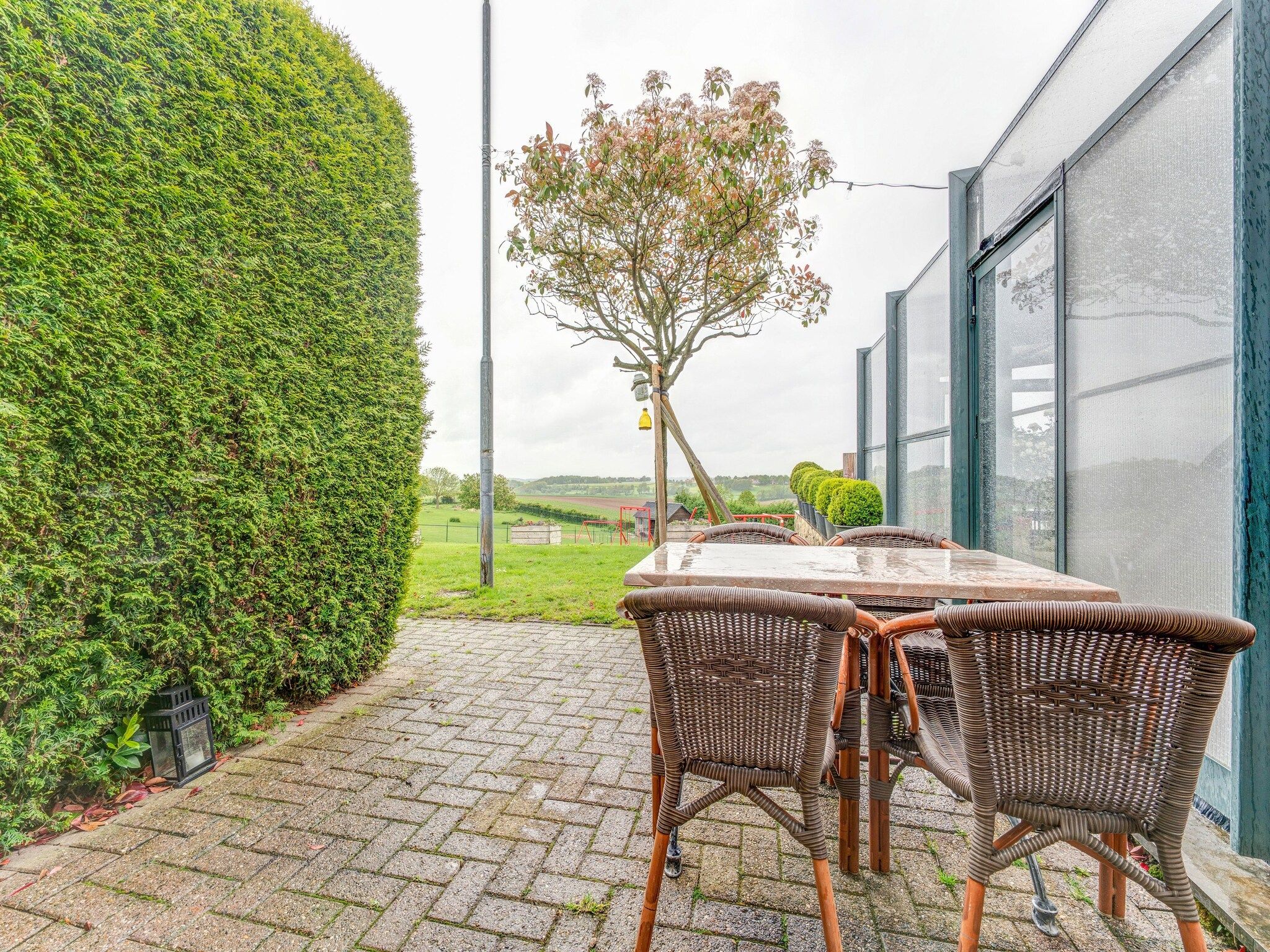 Het terras van Valleyview Cottages - NR12 in Voerendaal