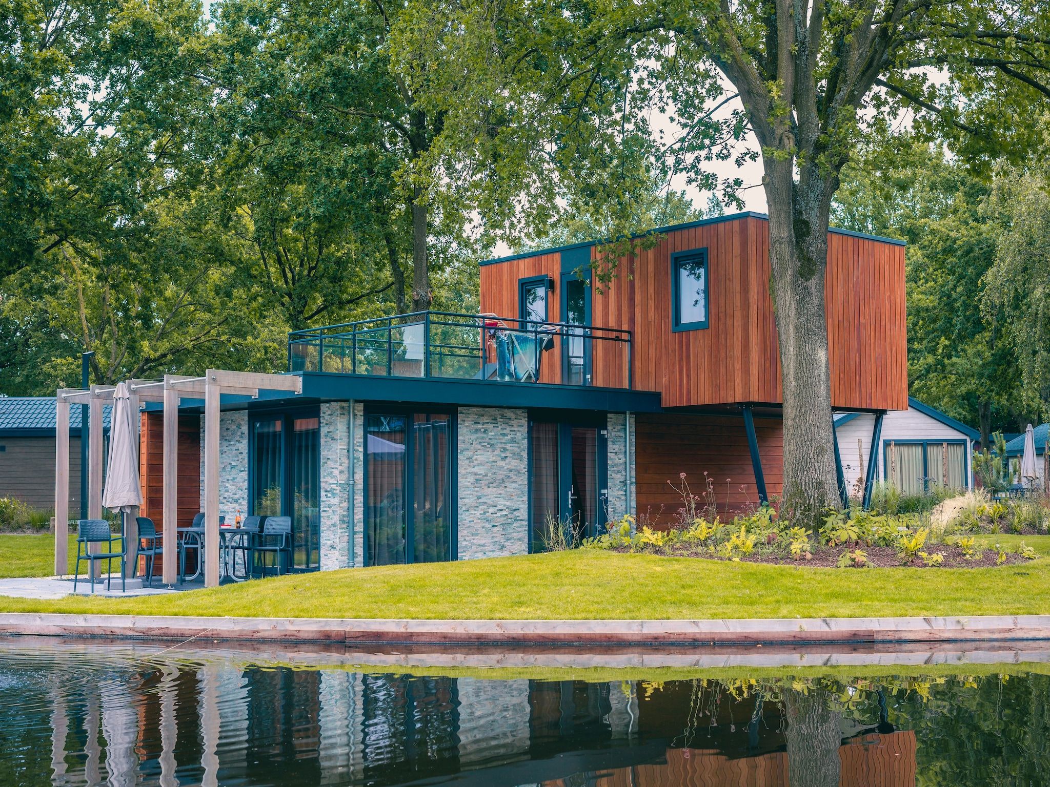 De buitenkant van Pavilion l'etage 44 in Kaatsheuvel