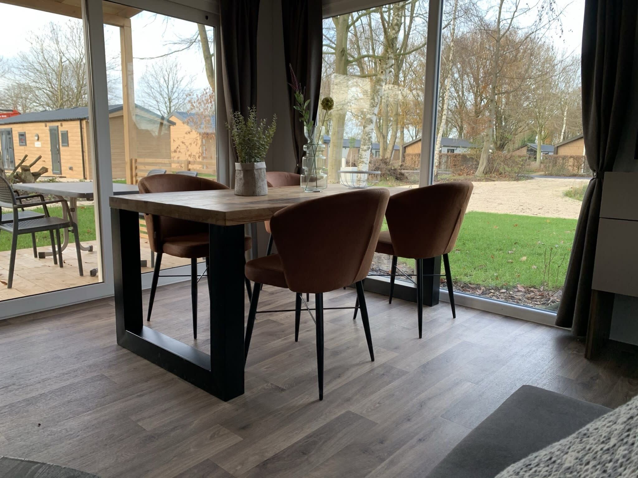 De eetkamer van Cottage 4 in Kaatsheuvel