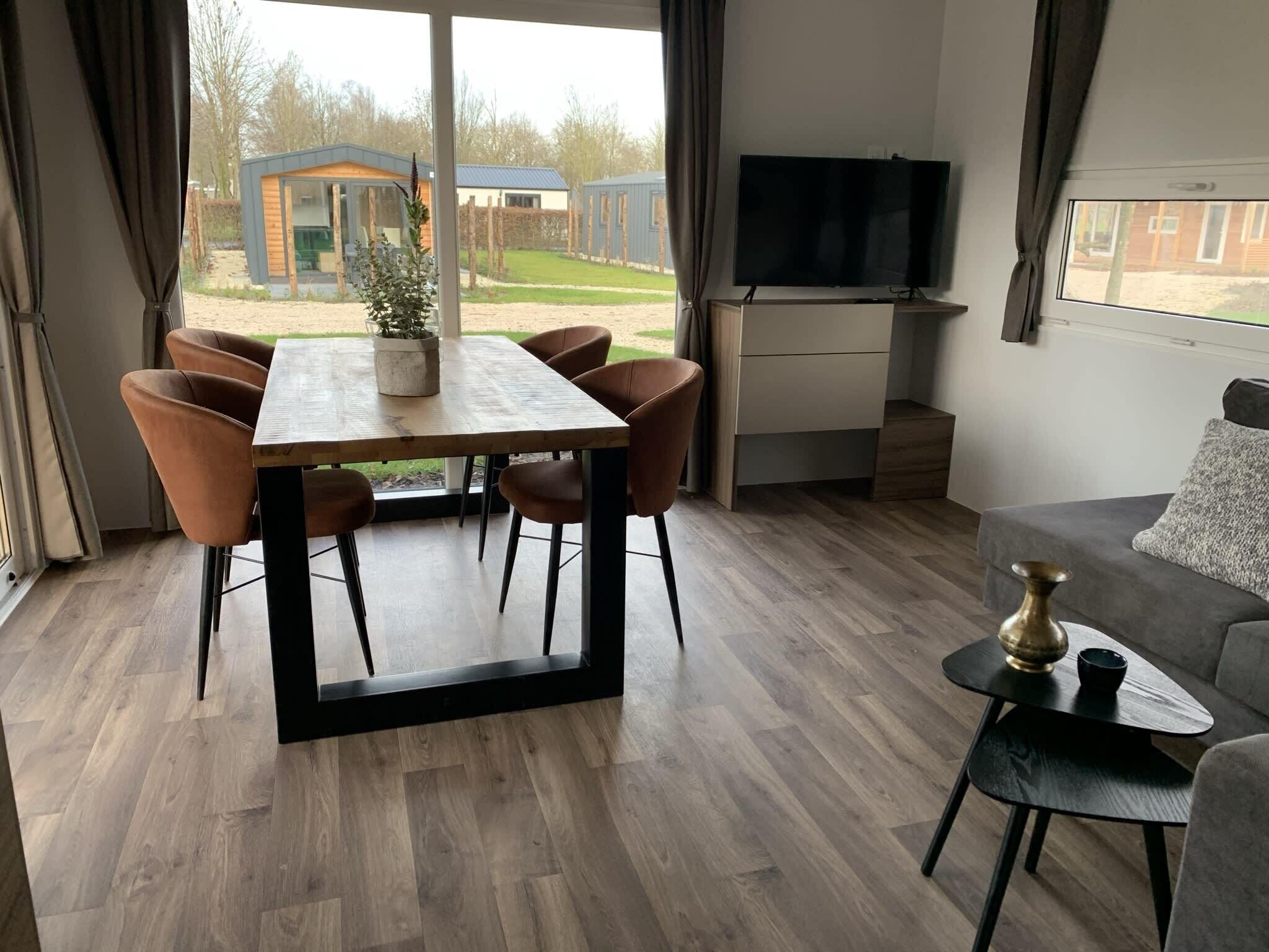 De eetkamer van Cottage 4 in Kaatsheuvel
