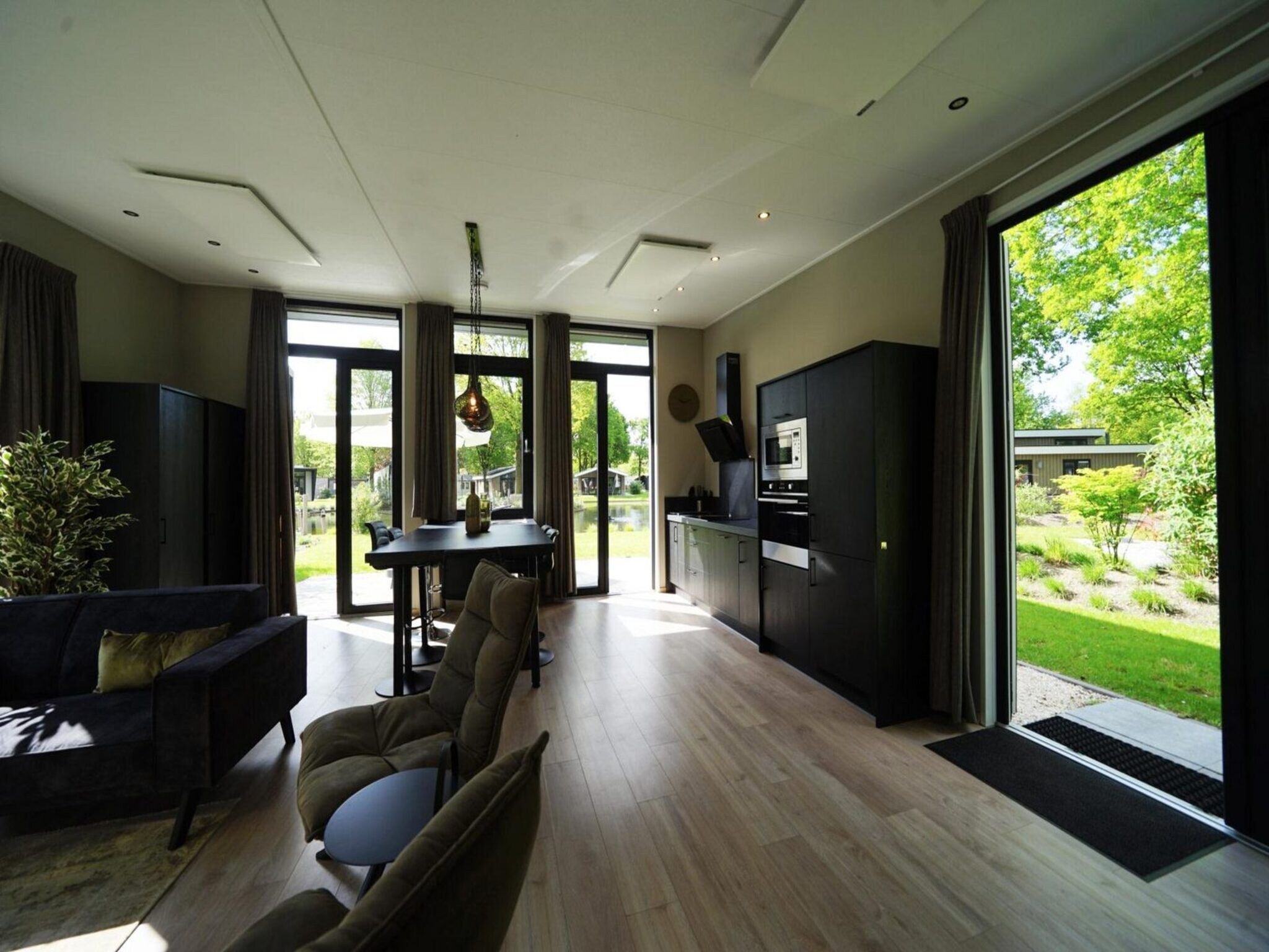 De woonkamer van Just Nature 6 in Kaatsheuvel