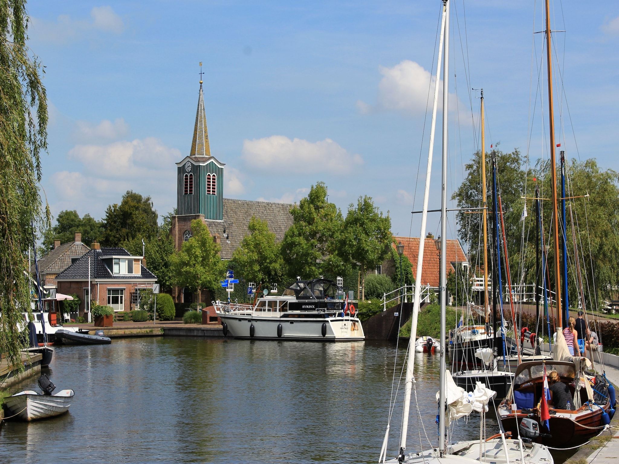 De omgeving van Gezellige Boerderij met chalet in Friesland in Suwald