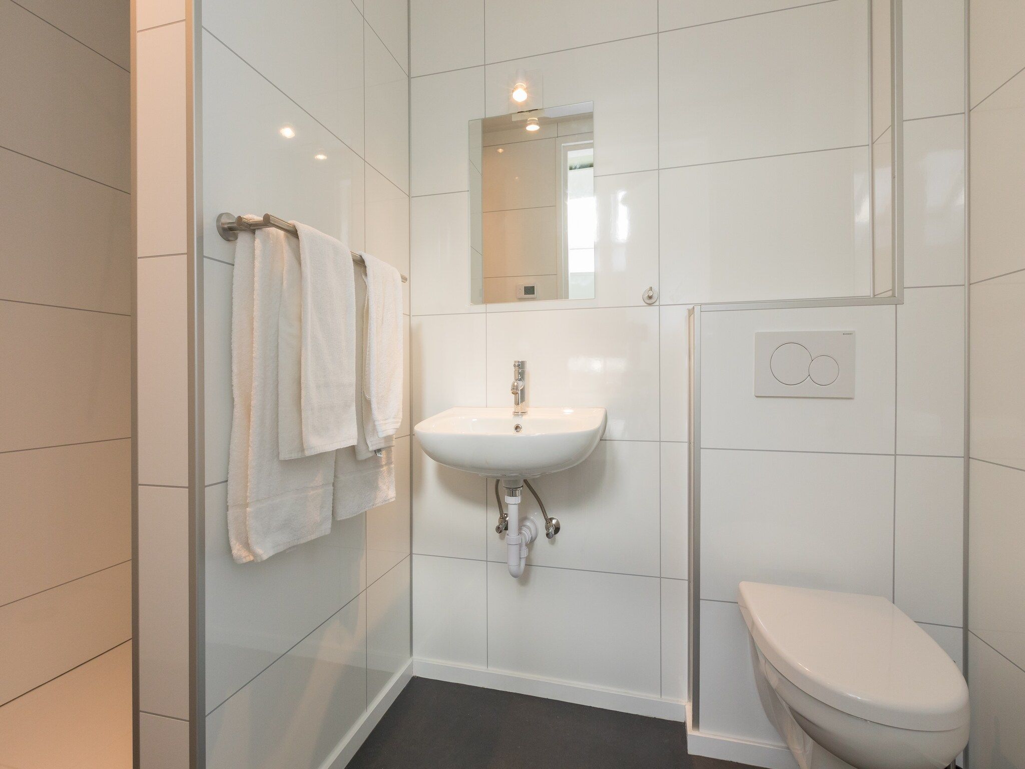 De badkamer van Vroondijk 2-Zeebloesempje in Vrouwenpolder