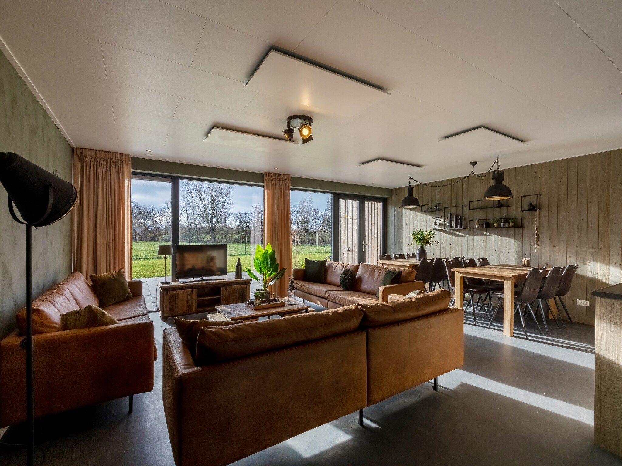 De woonkamer van Vroondijk 2-Zeebloesempje in Vrouwenpolder