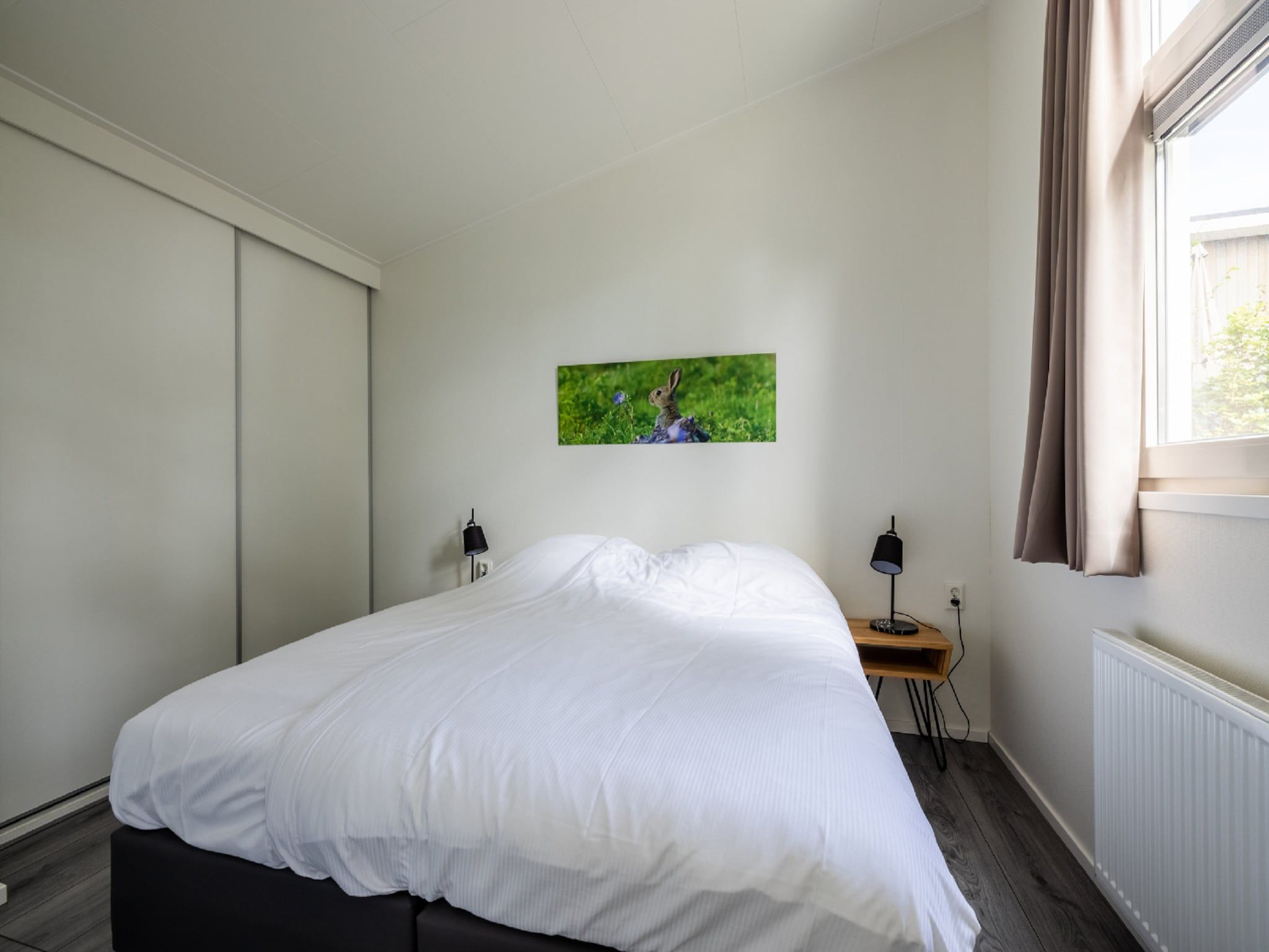 Een slaapkamer van Vakantiepark De Rimboe & De Woeste Hoogte 13 in Hoenderloo