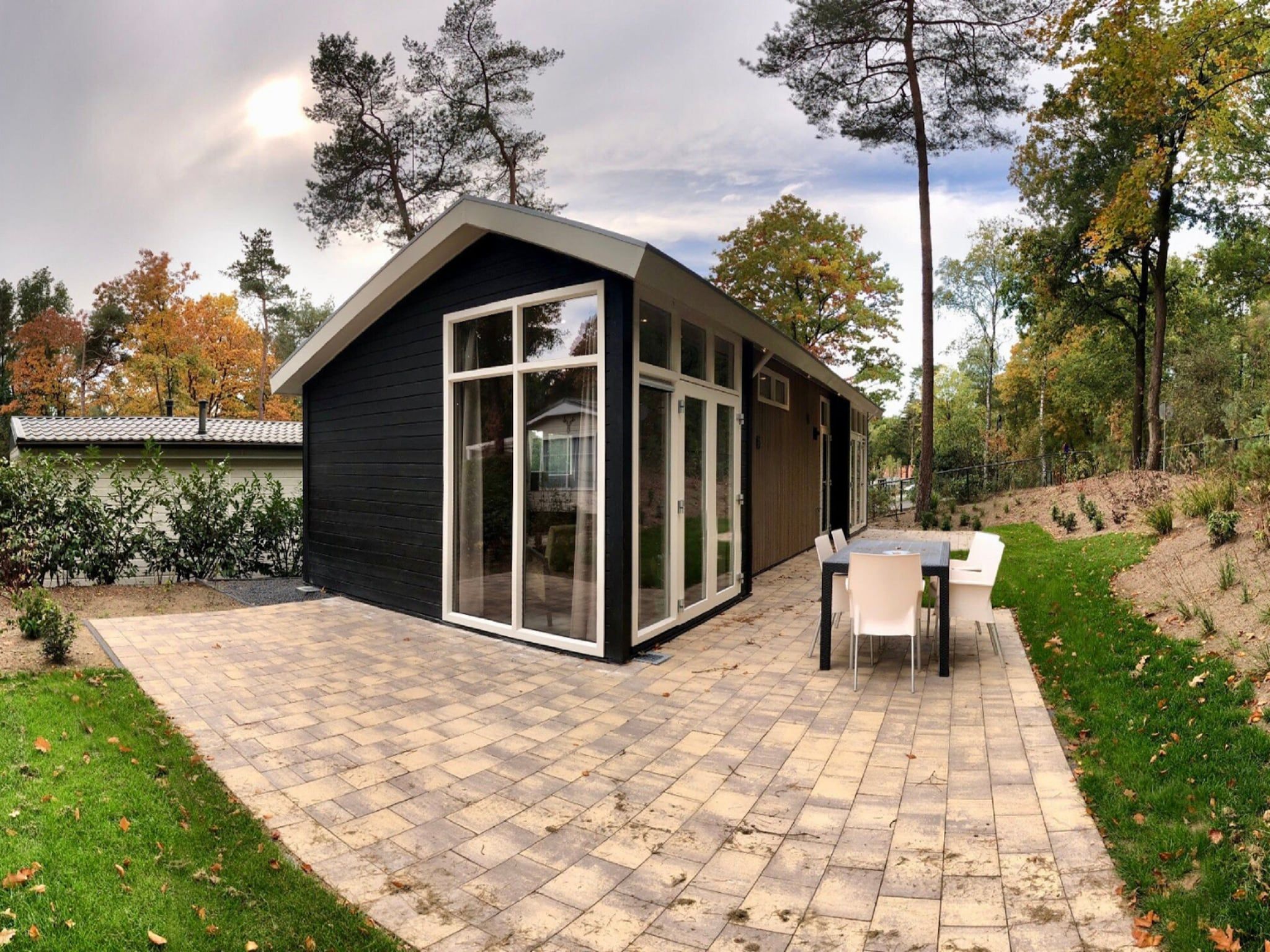 De buitenkant van Vakantiepark De Rimboe & De Woeste Hoogte 13 in Hoenderloo