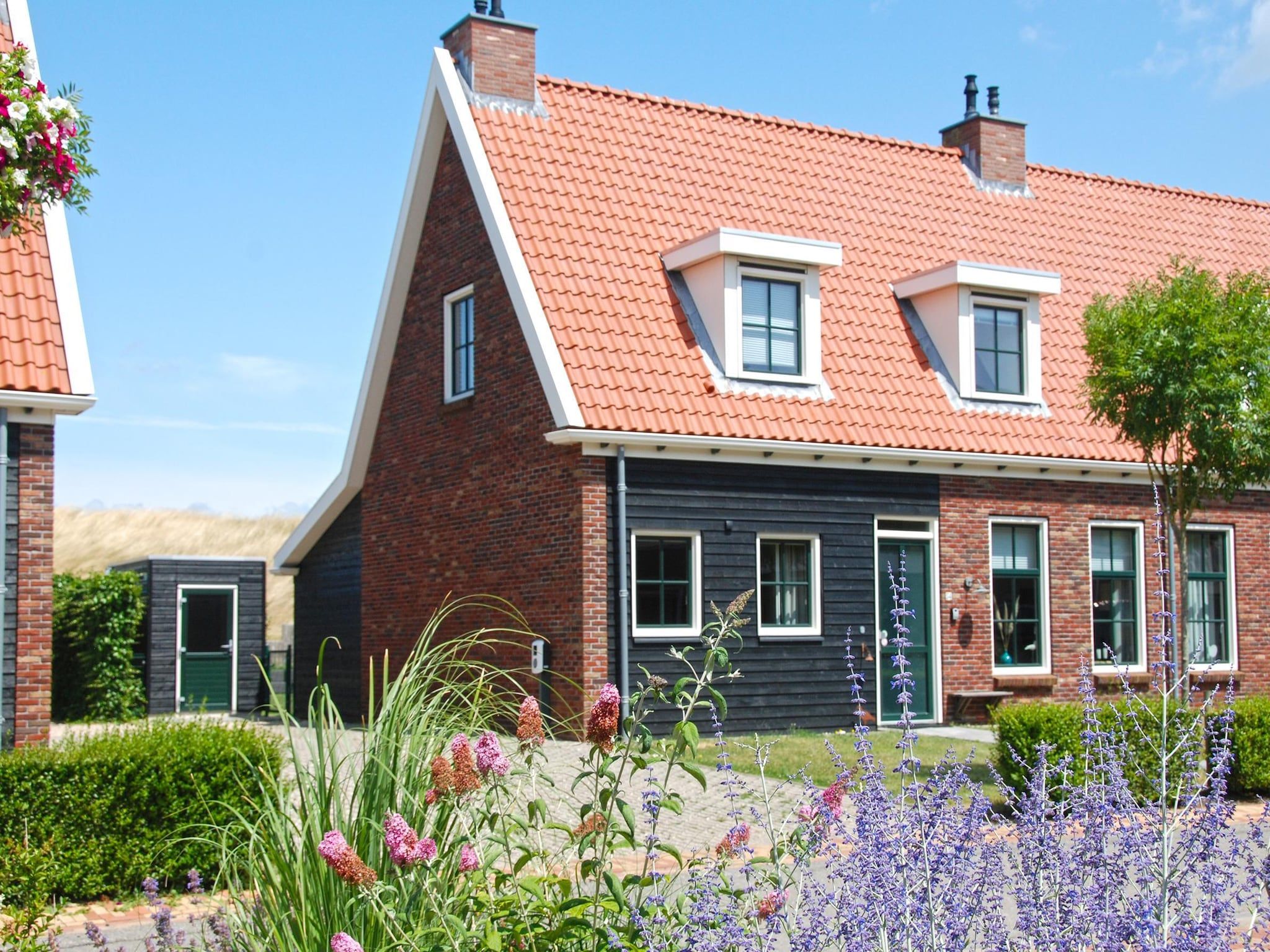 De buitenkant van 8-persoons geschakeld - 1 in Colijnsplaat