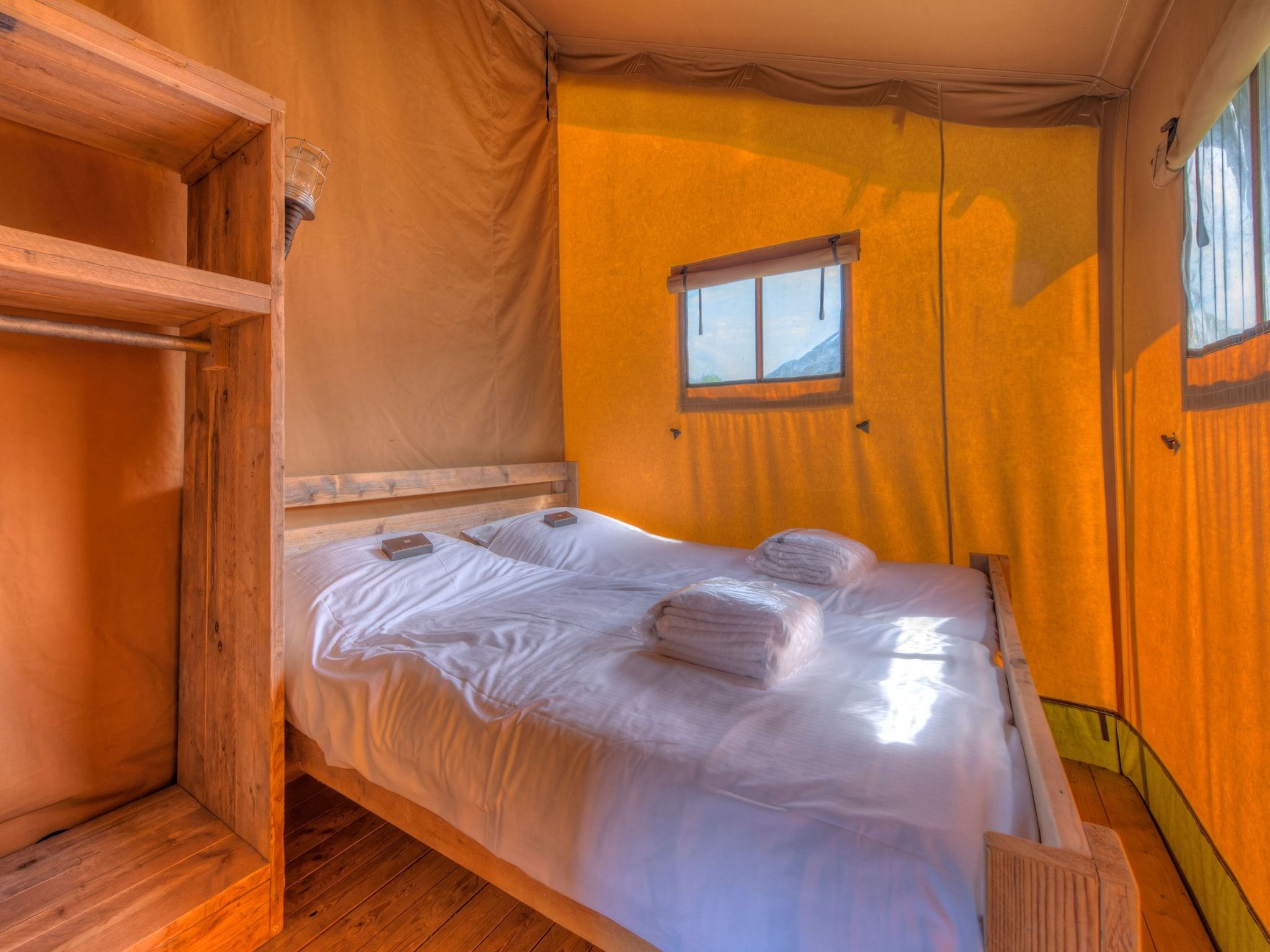 Een slaapkamer van Vakantiepark Hunzedal 15 in Borger