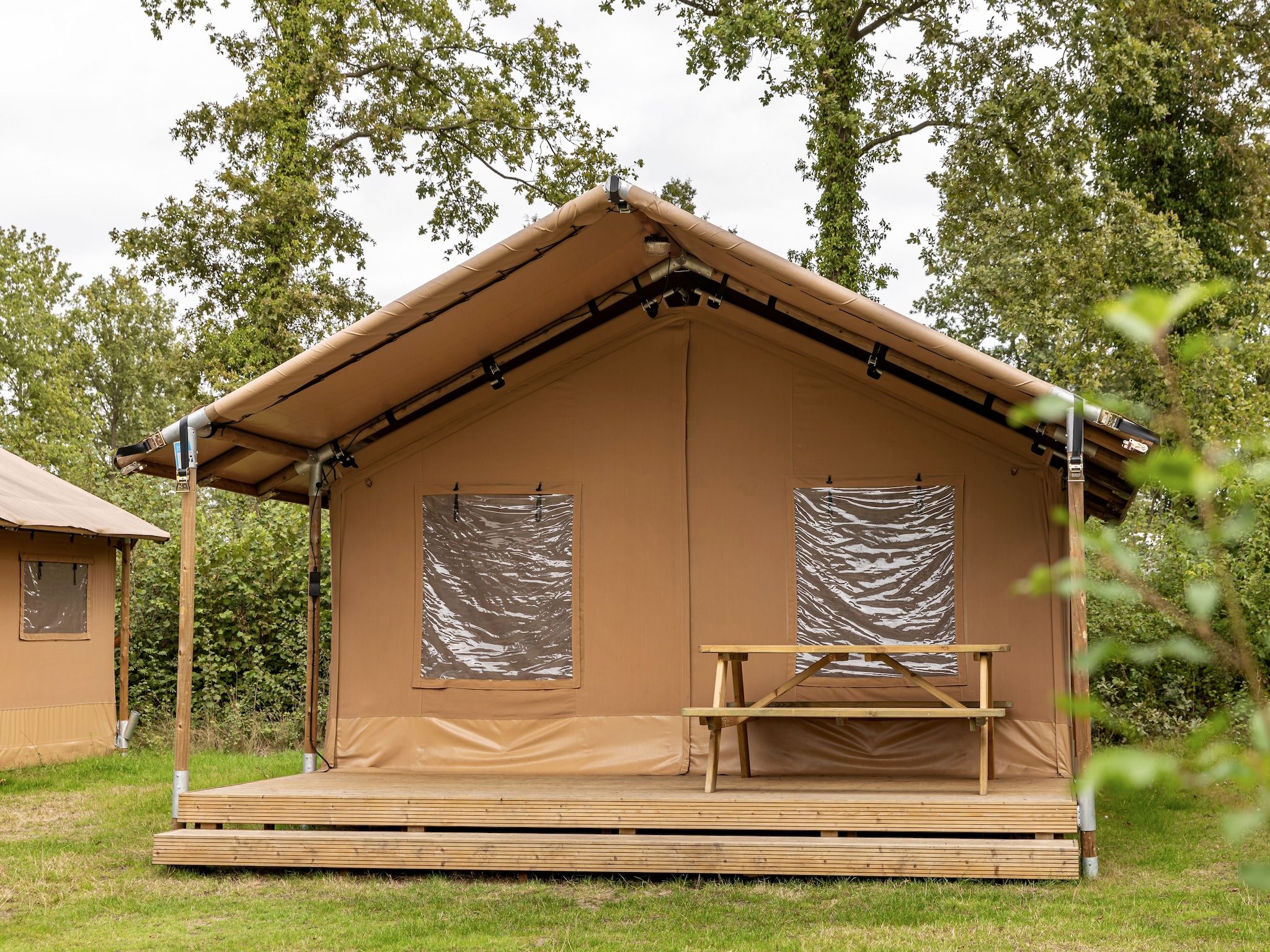 De buitenkant van Vakantiepark Hunzedal 15 in Borger