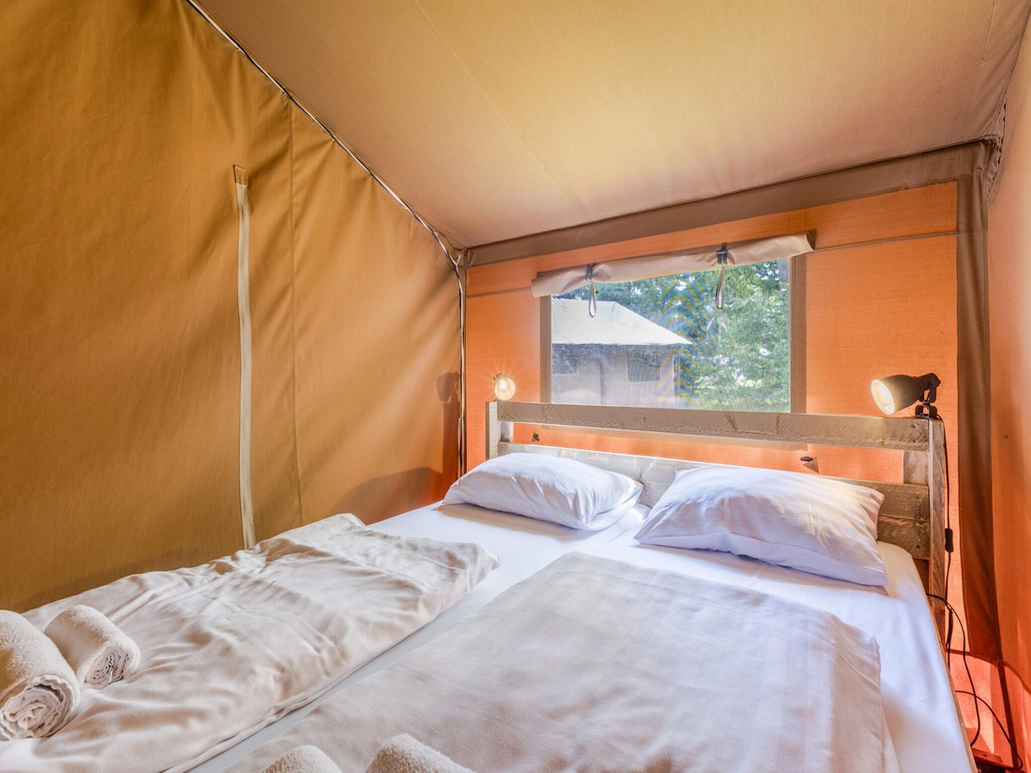 Een slaapkamer van Vakantiepark de Katjeskelder 19 in Oosterhout