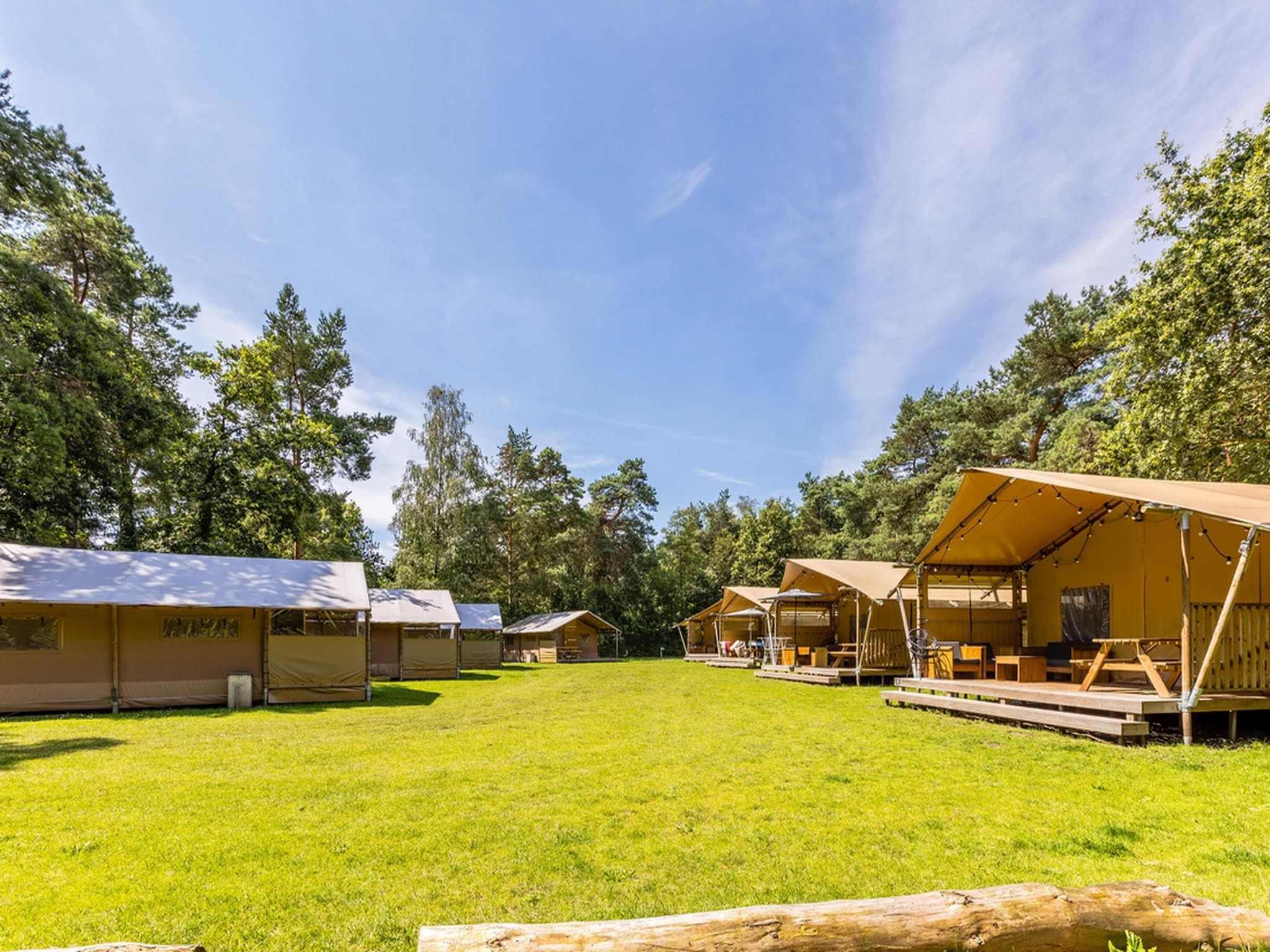 De tuin van Vakantiepark de Katjeskelder 19 in Oosterhout
