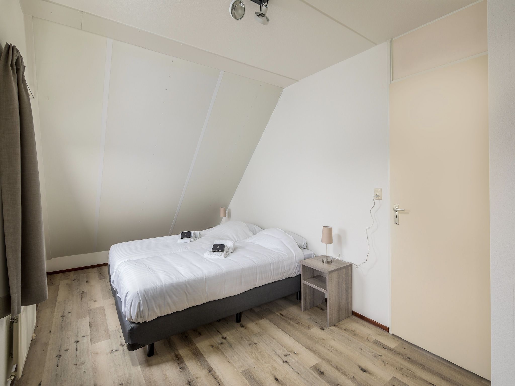 Een slaapkamer van Vakantiepark Zeeland Village 1 in Scharendijke