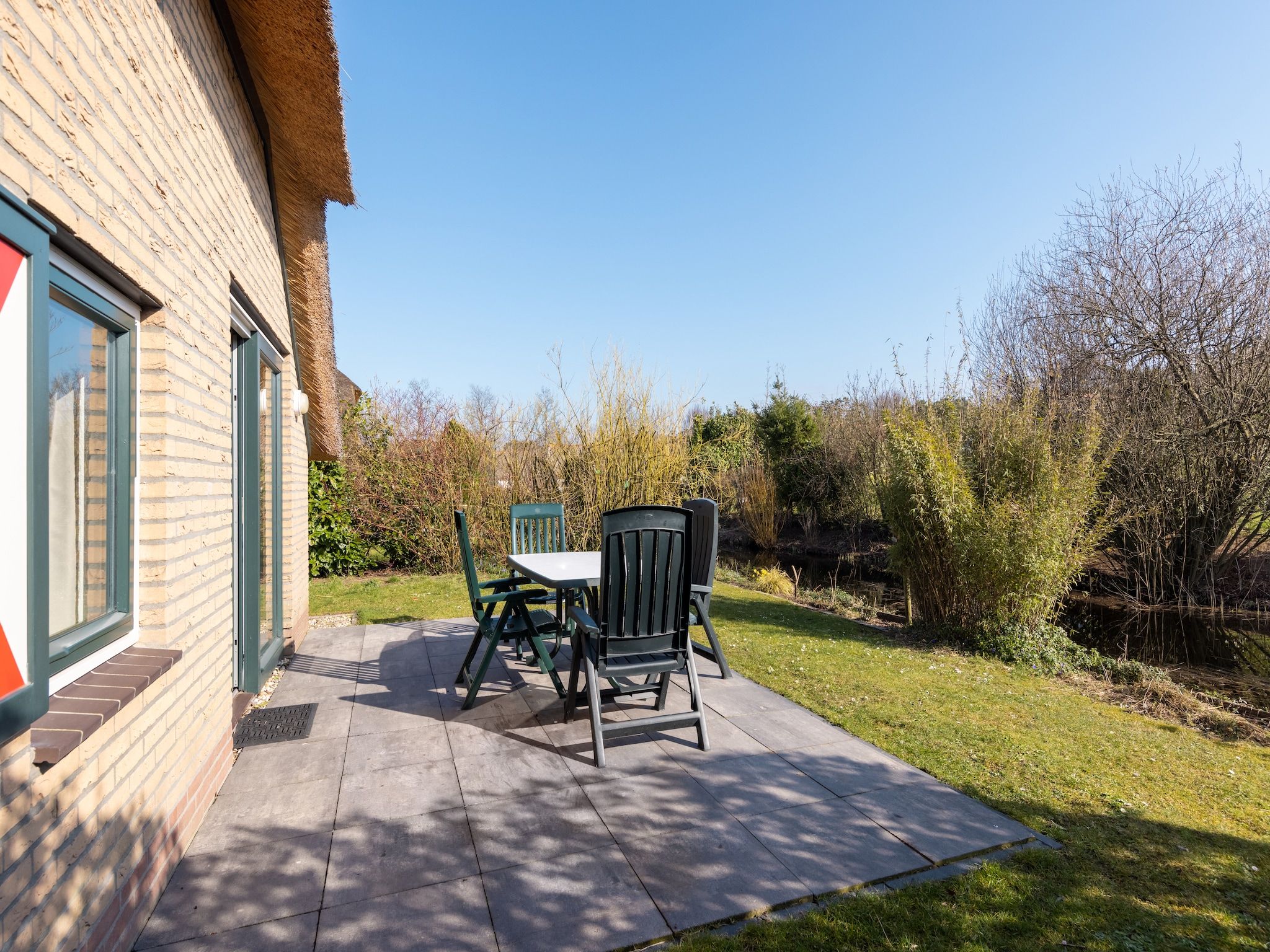 Het terras van De Veluwse Hoevegaerde 1 in Putten