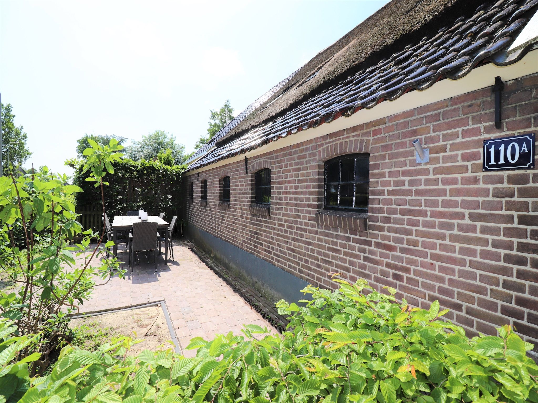 De tuin van Woonboerderij Bij Erve Mulder in Dalerveen