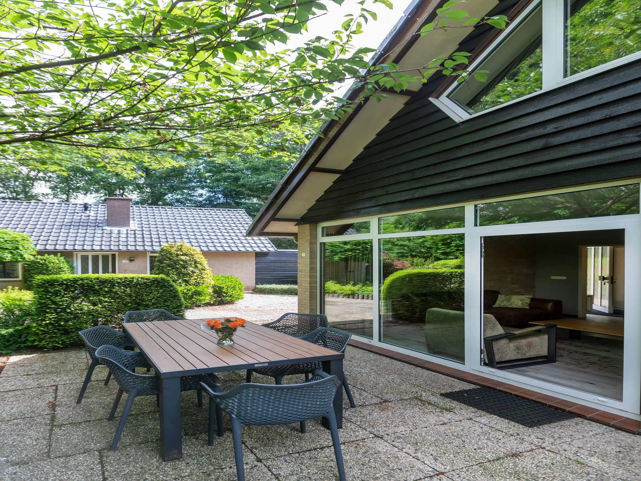 Het terras van Vakantie bij Meeussen - Schuttersoord 2 in Mook