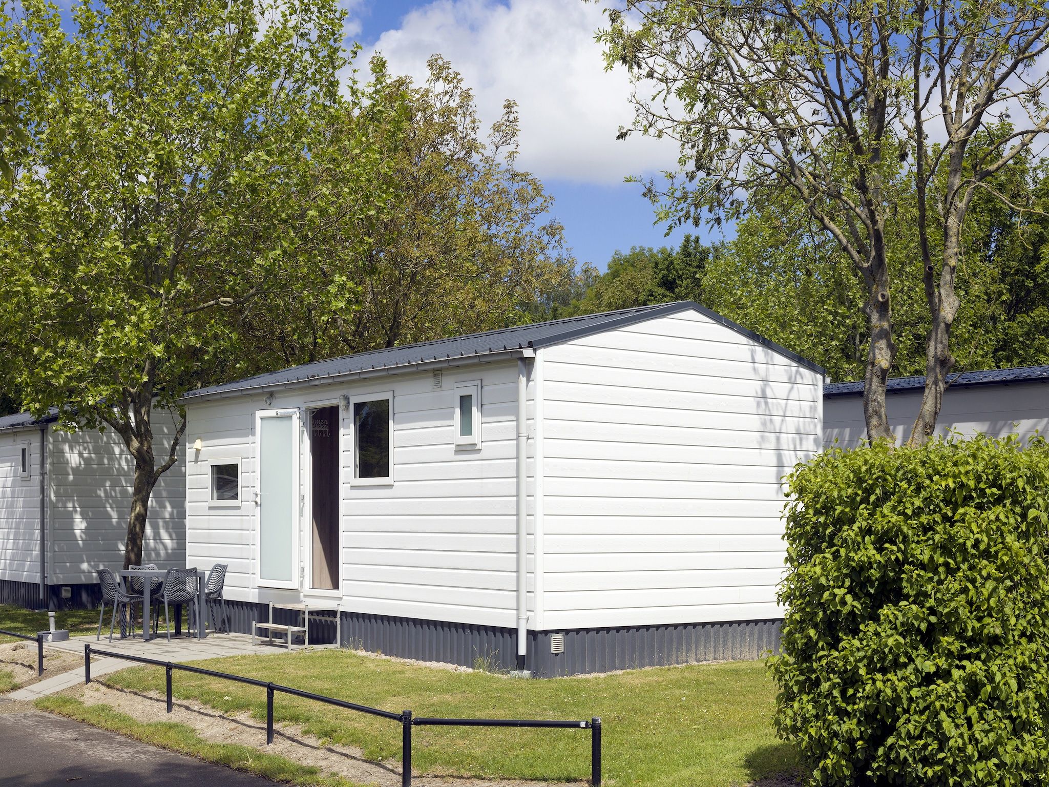 De buitenkant van Vakantiepark Beach Resort 22 in Kamperland