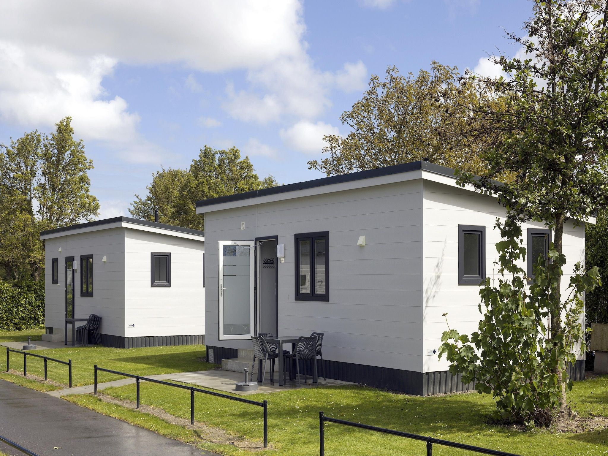 De buitenkant van Vakantiepark Beach Resort 22 in Kamperland