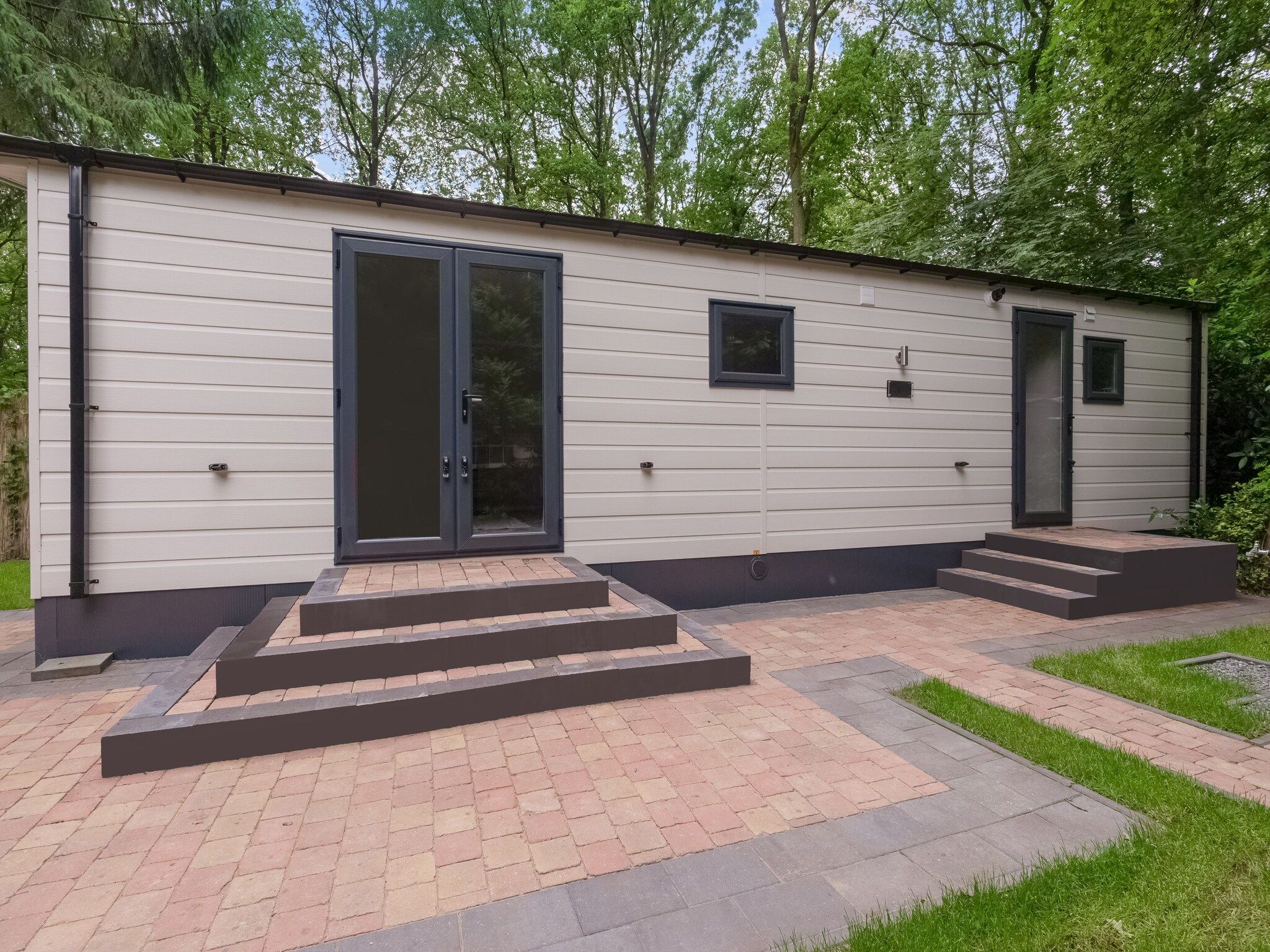 De tuin van Chalet in Vledder in Vledder