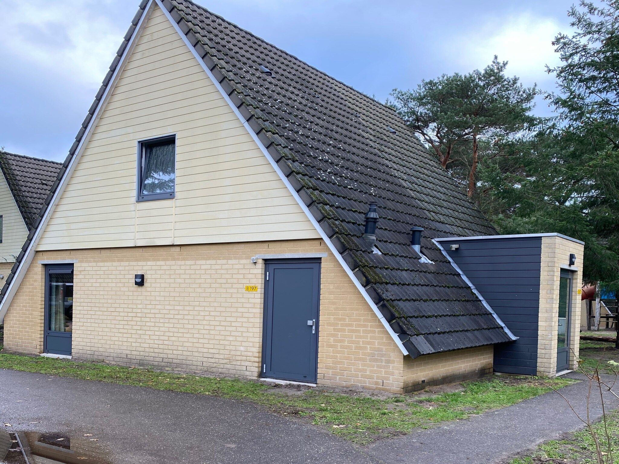 De buitenkant van Vakantiepark de Katjeskelder 20 in Oosterhout