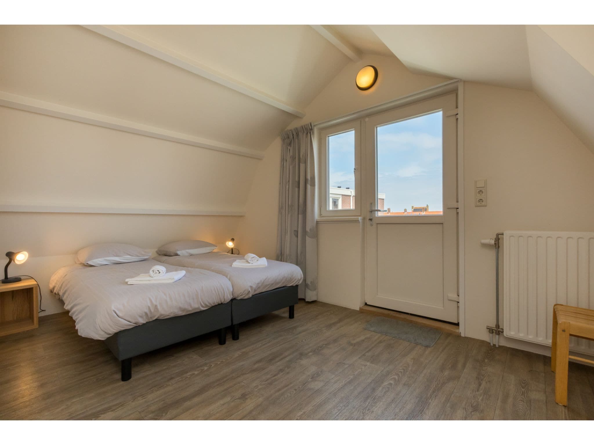 Een slaapkamer van Zuidstraat 103 in Westkapelle