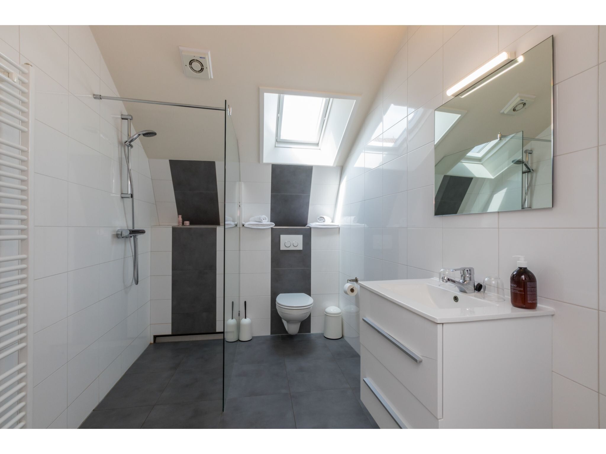 De badkamer van Zuidstraat 103 in Westkapelle
