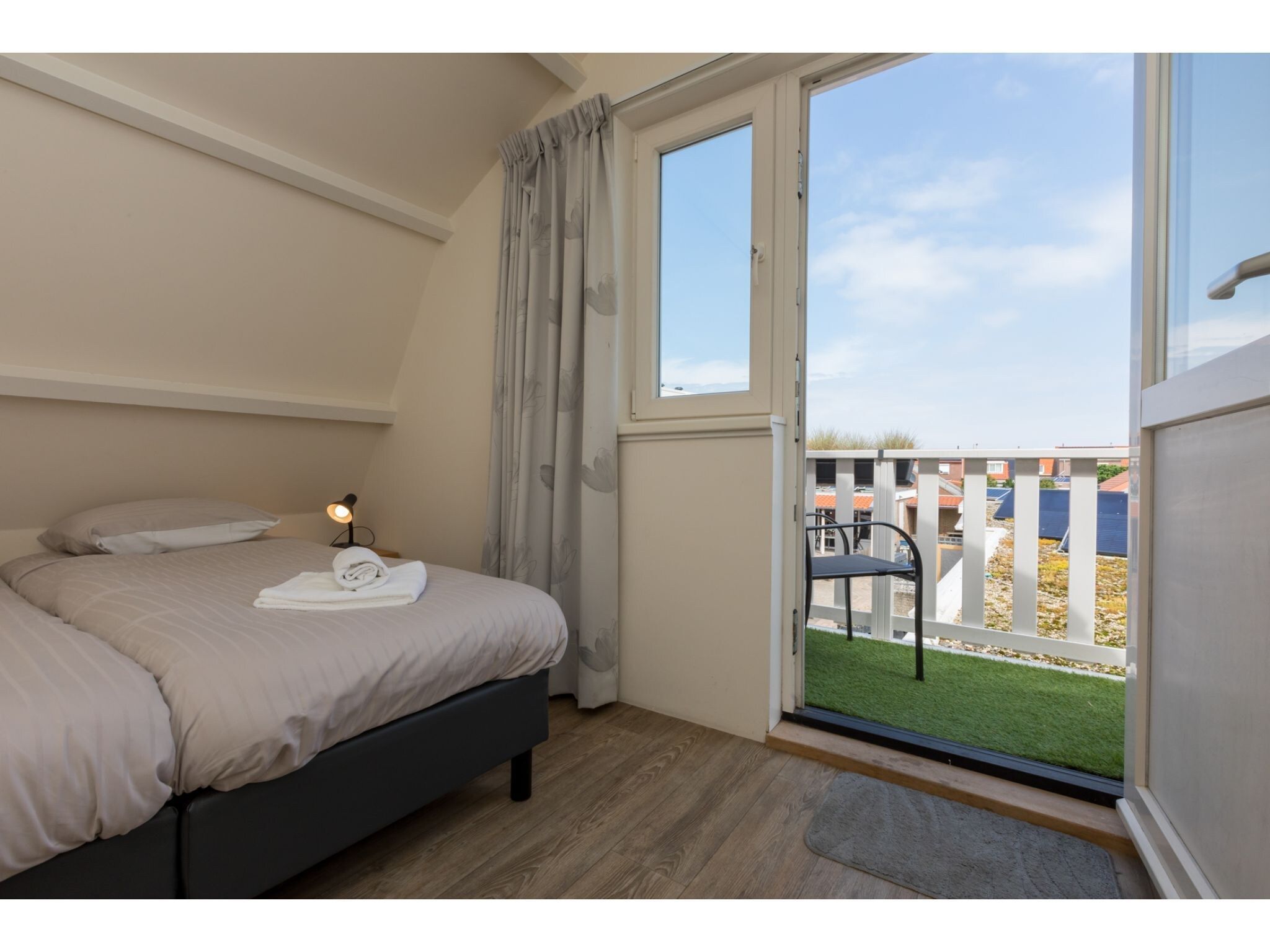 Een slaapkamer van Zuidstraat 103 in Westkapelle