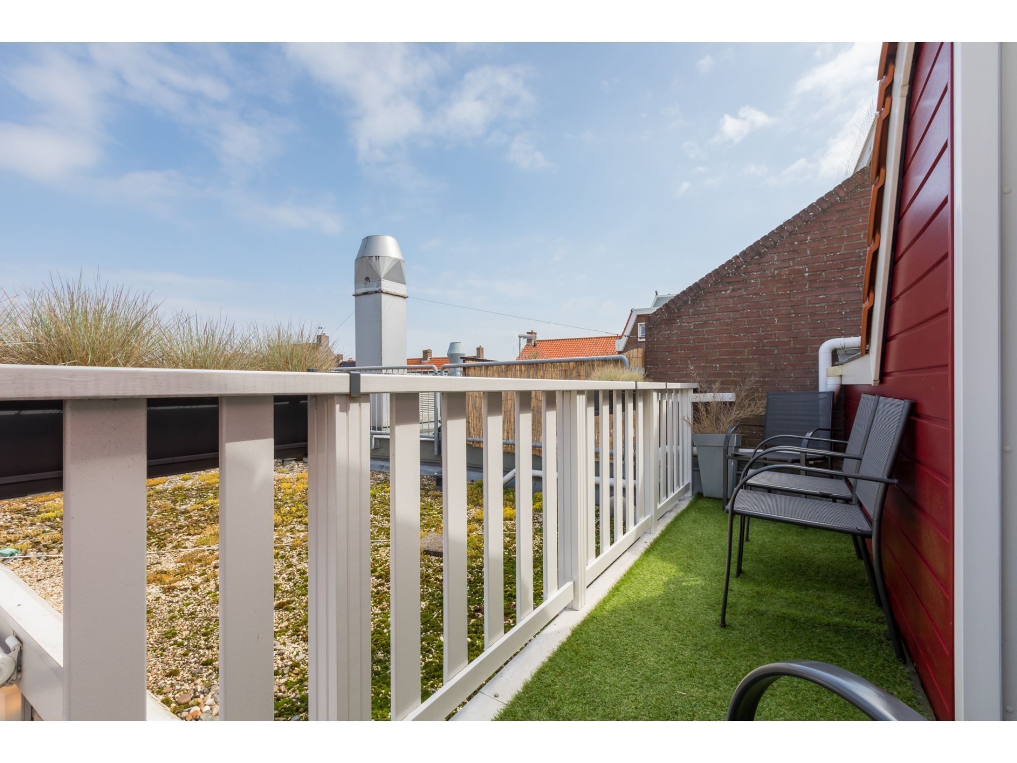 Het terras van Zuidstraat 103 in Westkapelle