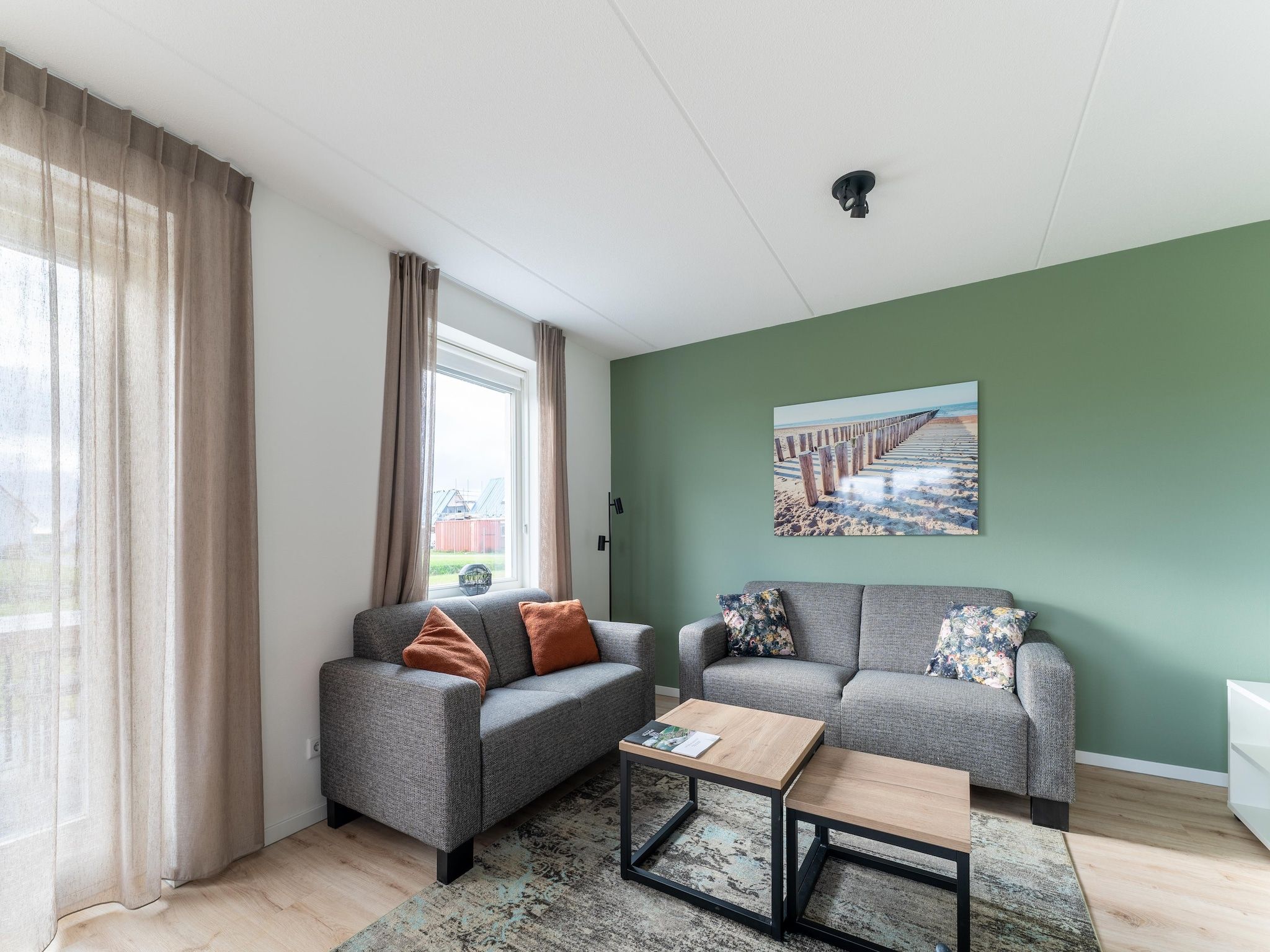 De woonkamer van De Lepelaar Huis Nr 13 in Scherpenisse