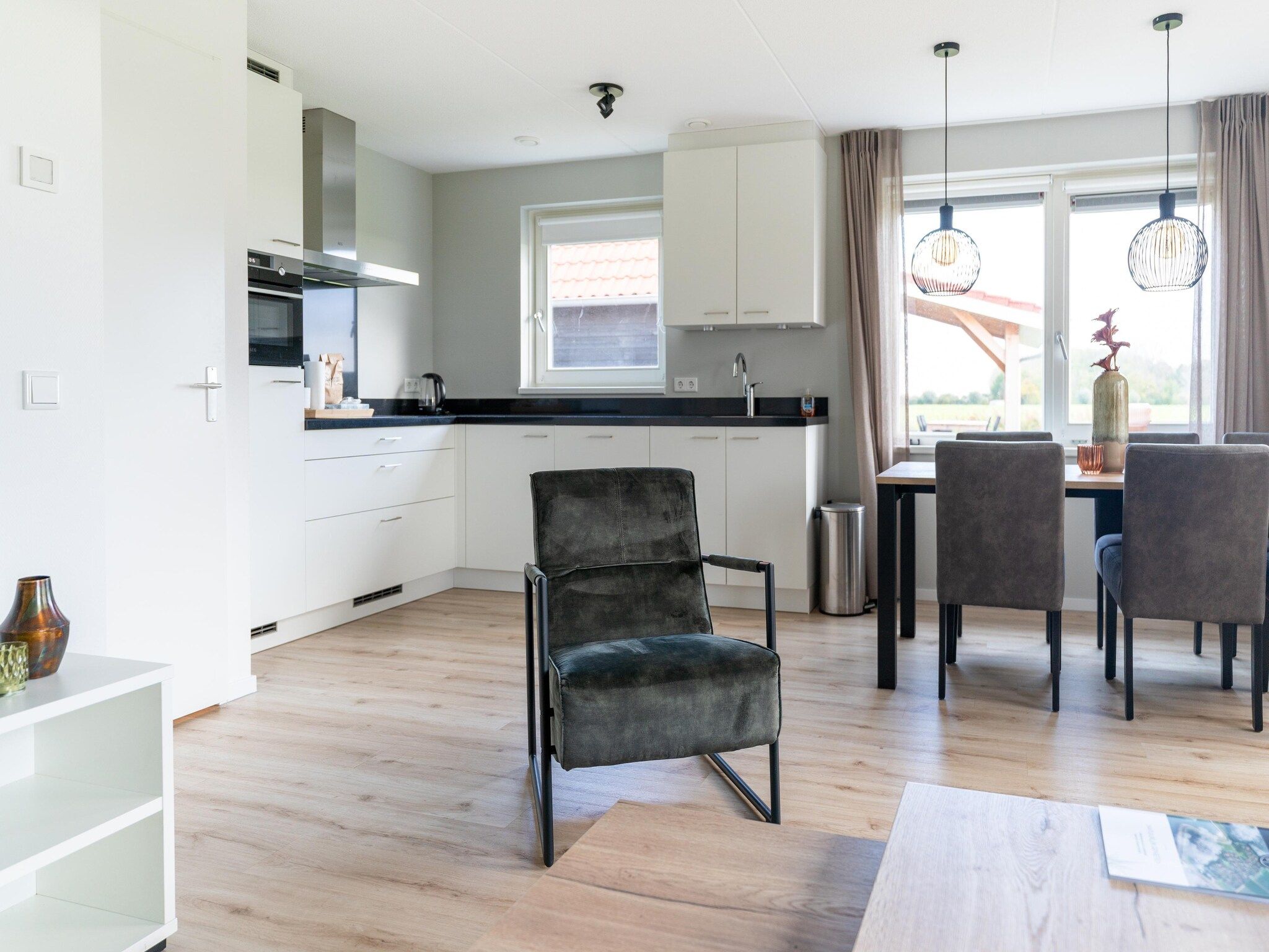 De woonkamer van De Lepelaar Huis Nr 13 in Scherpenisse