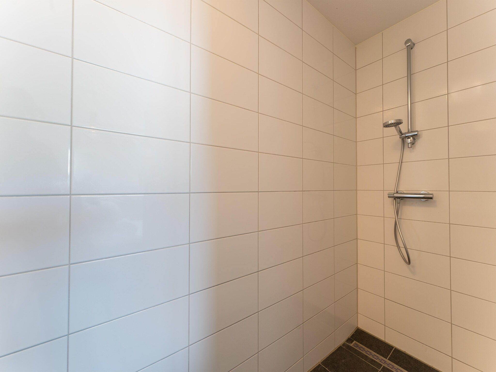 De badkamer van De Scholekster Huis Nr 14 in Scherpenisse
