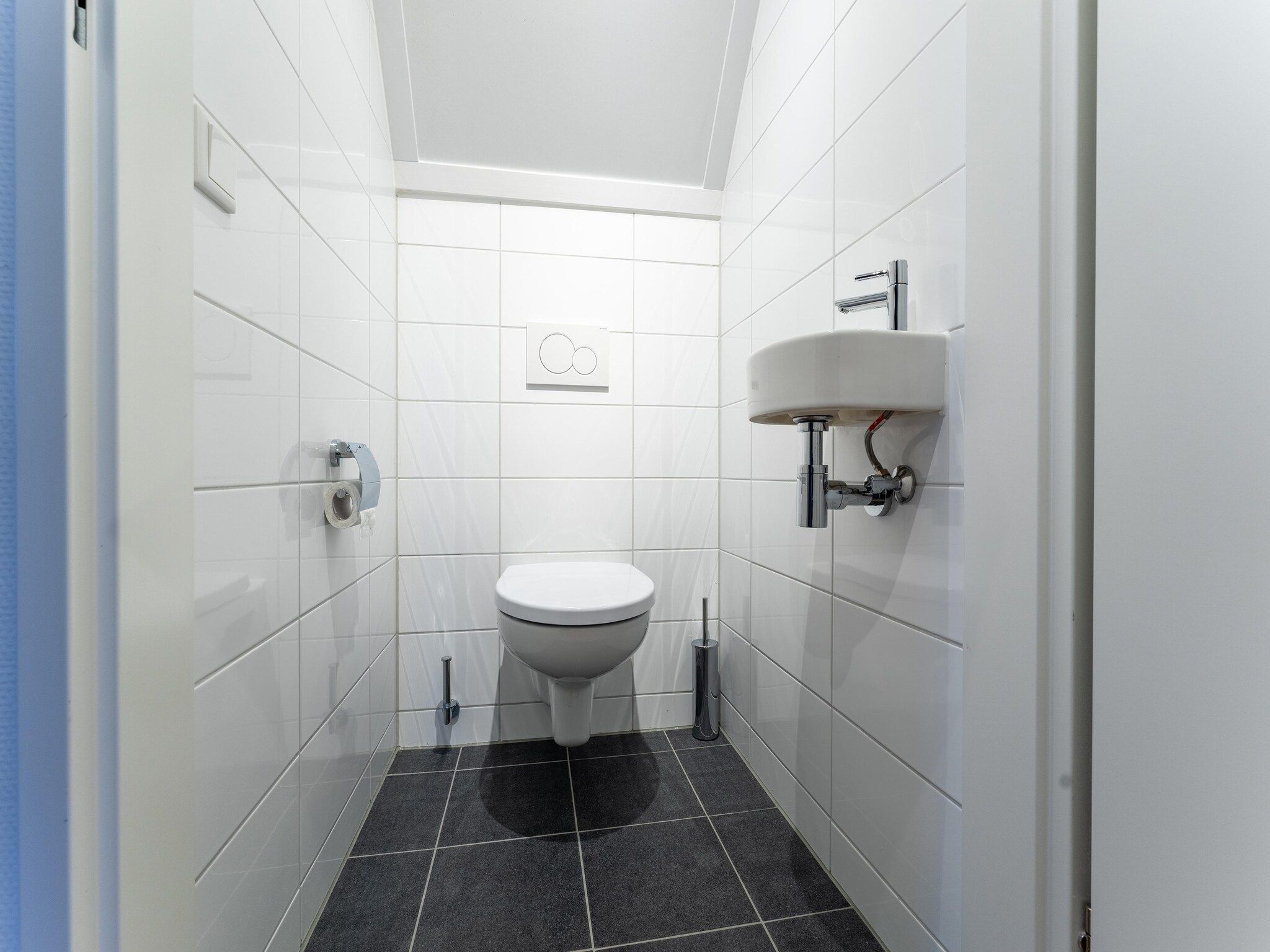 De badkamer van De Wulp Huis Nr 50 in Scherpenisse