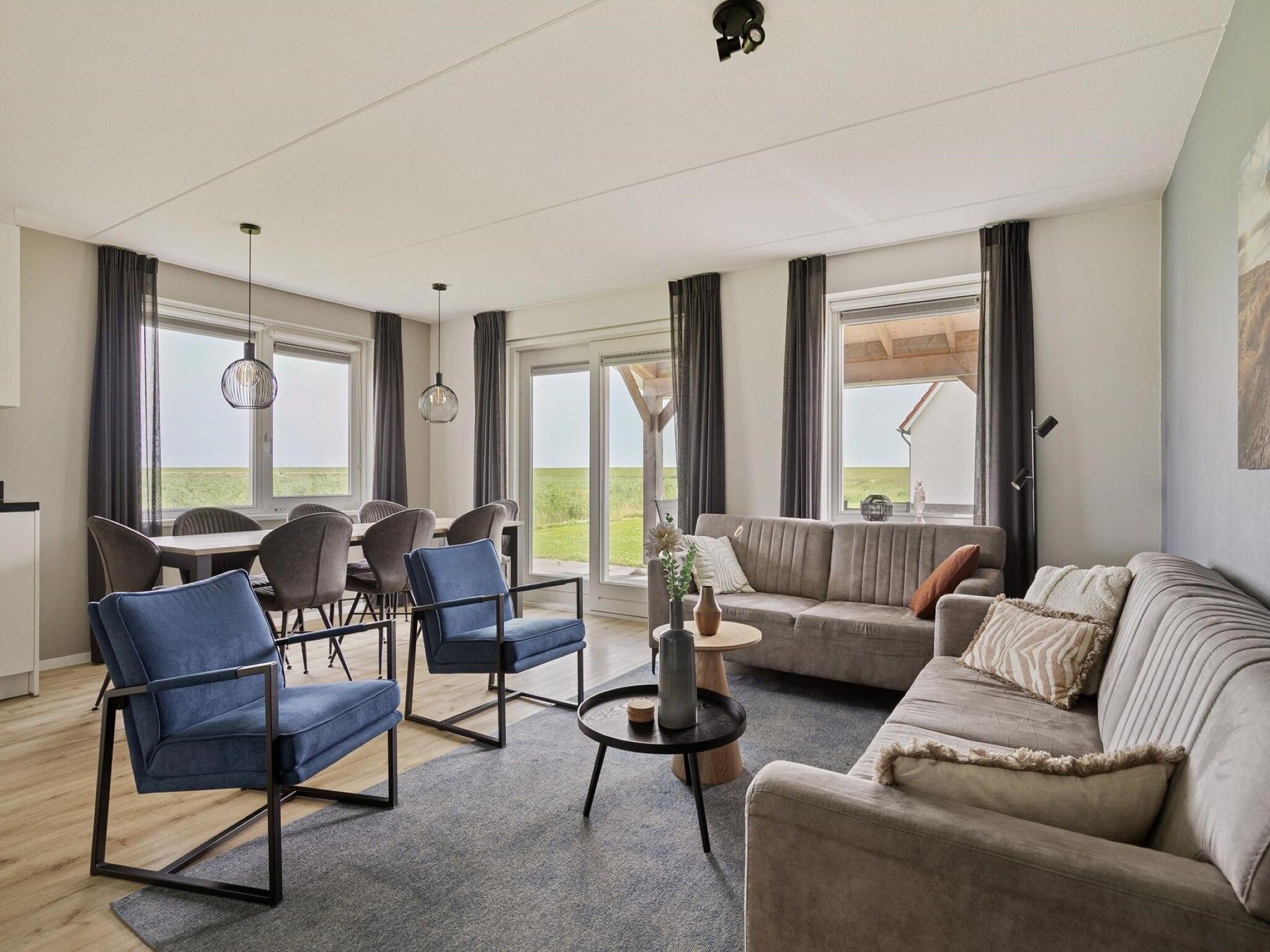 De woonkamer van De Ooievaar Huis Nr 47 in Scherpenisse