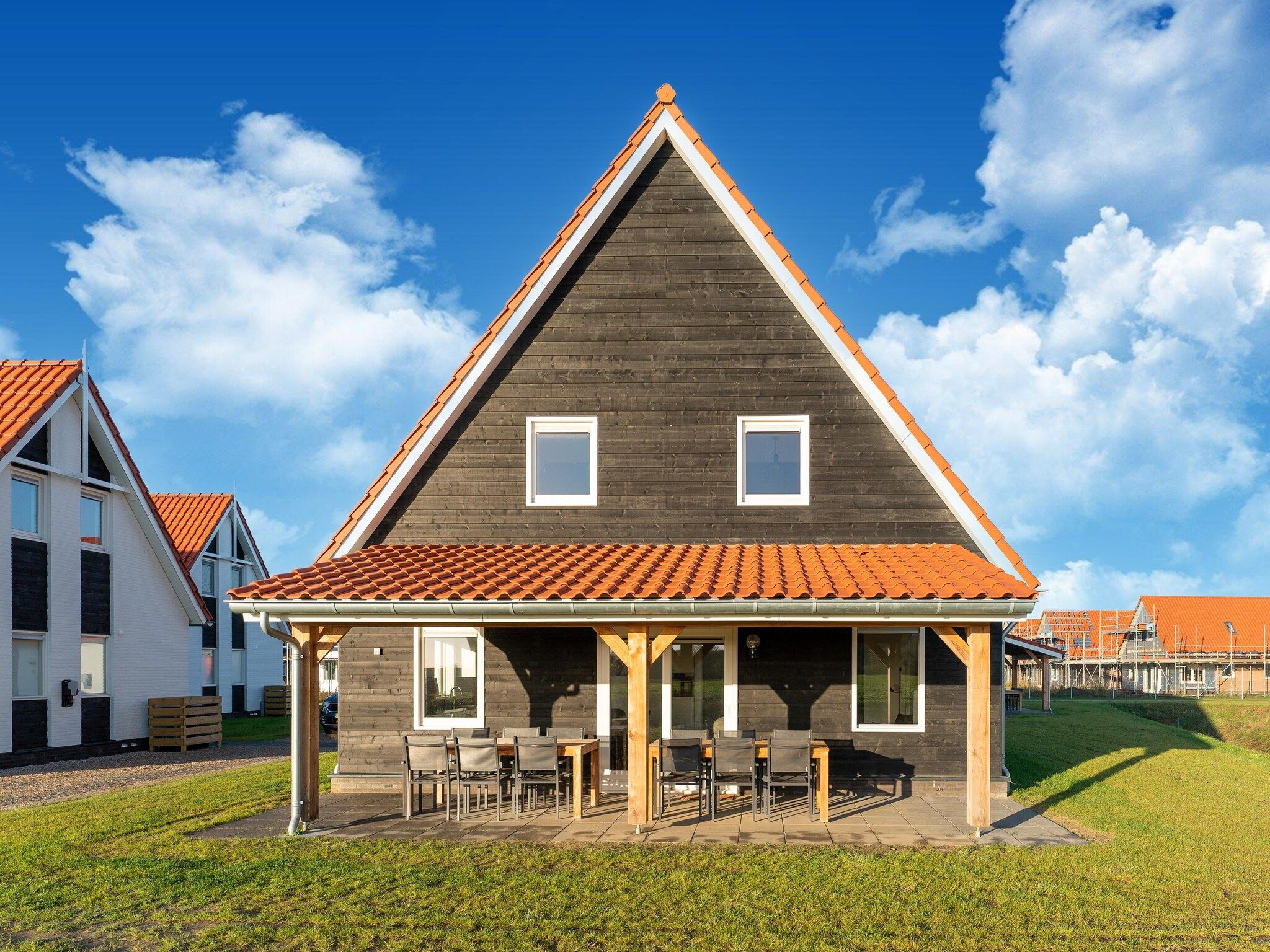 Het terras van De Roodborst Huis Nr 31 in Scherpenisse