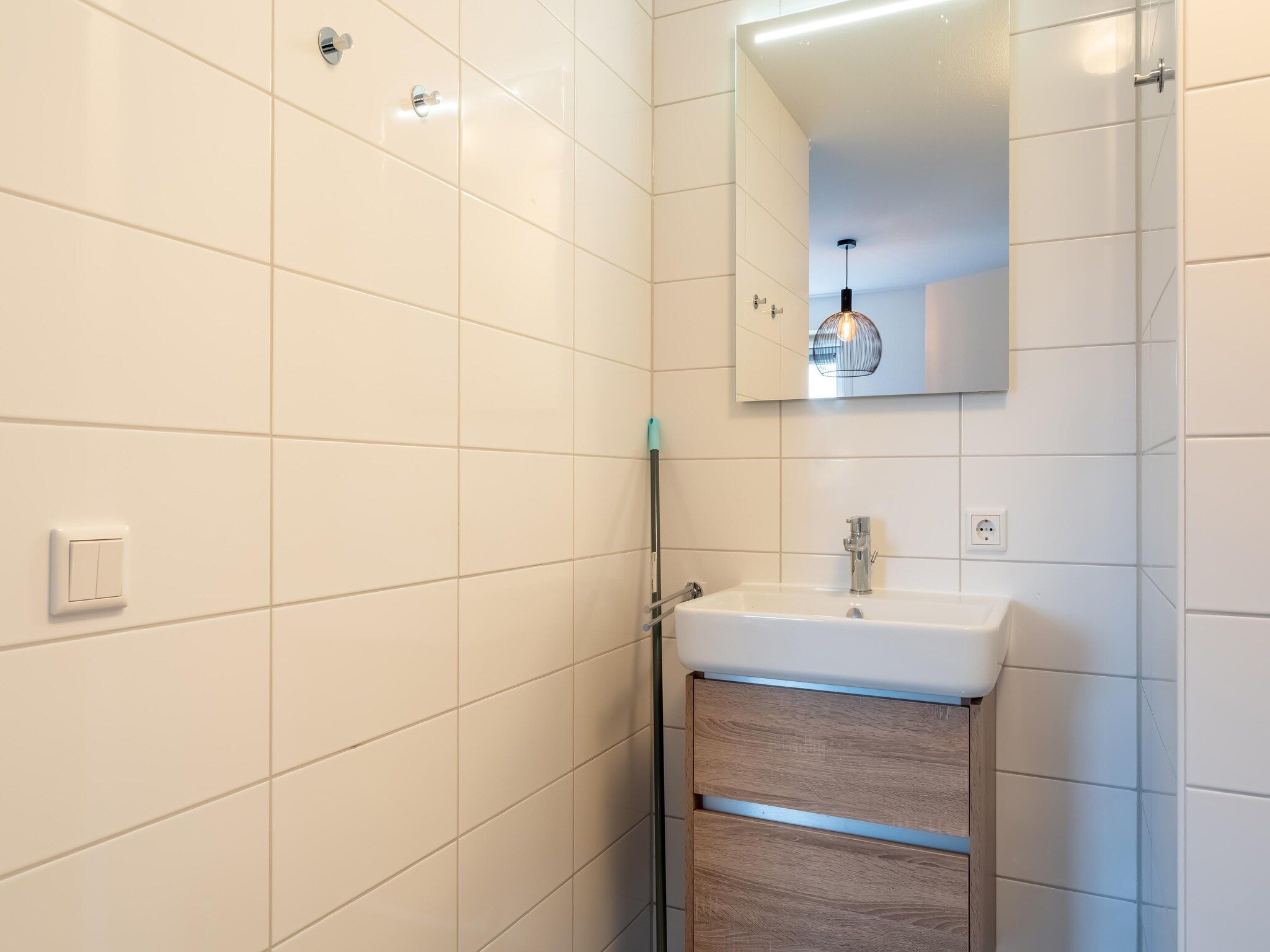 De badkamer van De Pelikaan Huis Nr 45 in Scherpenisse