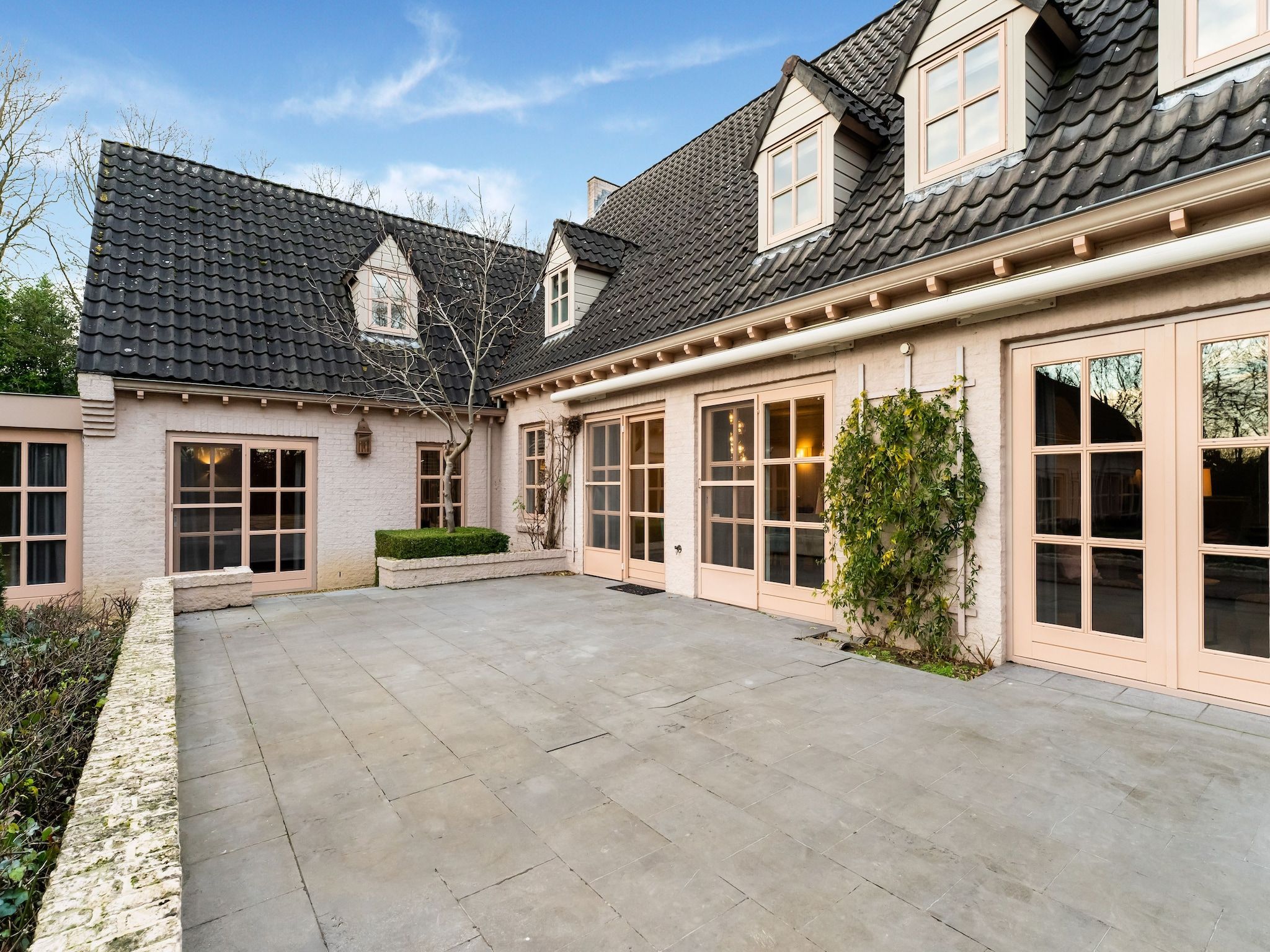De buitenkant van Villa Loonse Duinen in Drunen