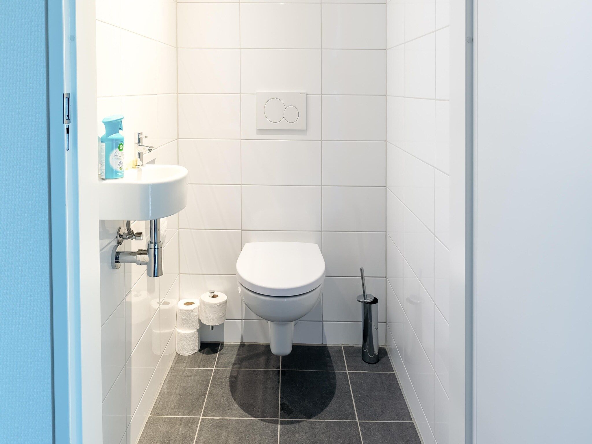 De badkamer van De Albatros Huis Nr 49 in Scherpenisse