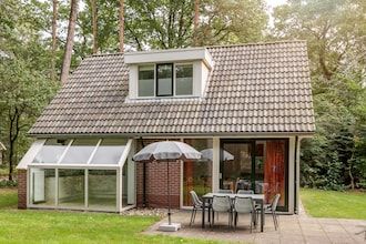 Bosverblijf met gedeeld zwembad in Borger
