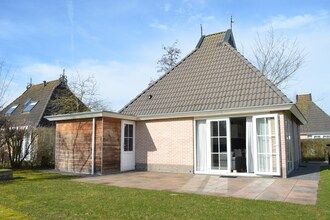 Bungalow aan het water met eigen aanlegsteiger in Eernewoud