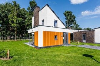 Bungalow in Limburg met Subtropisch Zwembad in Roggel