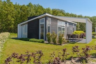Modern Chalet bij bos in Zeeland in Wemeldinge