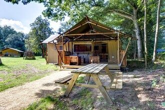Glampingtent in Tranquil Park in Dalfsen