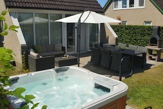 Luxe woning met sauna, buitenspa en waterfiets in Vlagtwedde