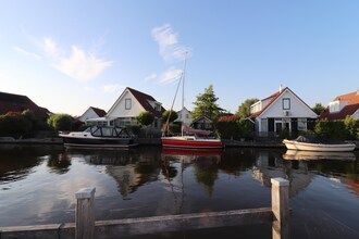 Fijn vakantiehuis aan het water in Grou in Grou