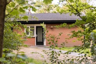 Bosbungalow in Putten in Putten