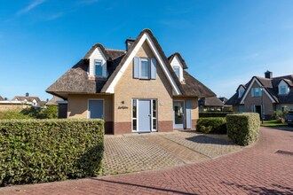 Villa bij het strand met wellness in Julianadorp aan zee